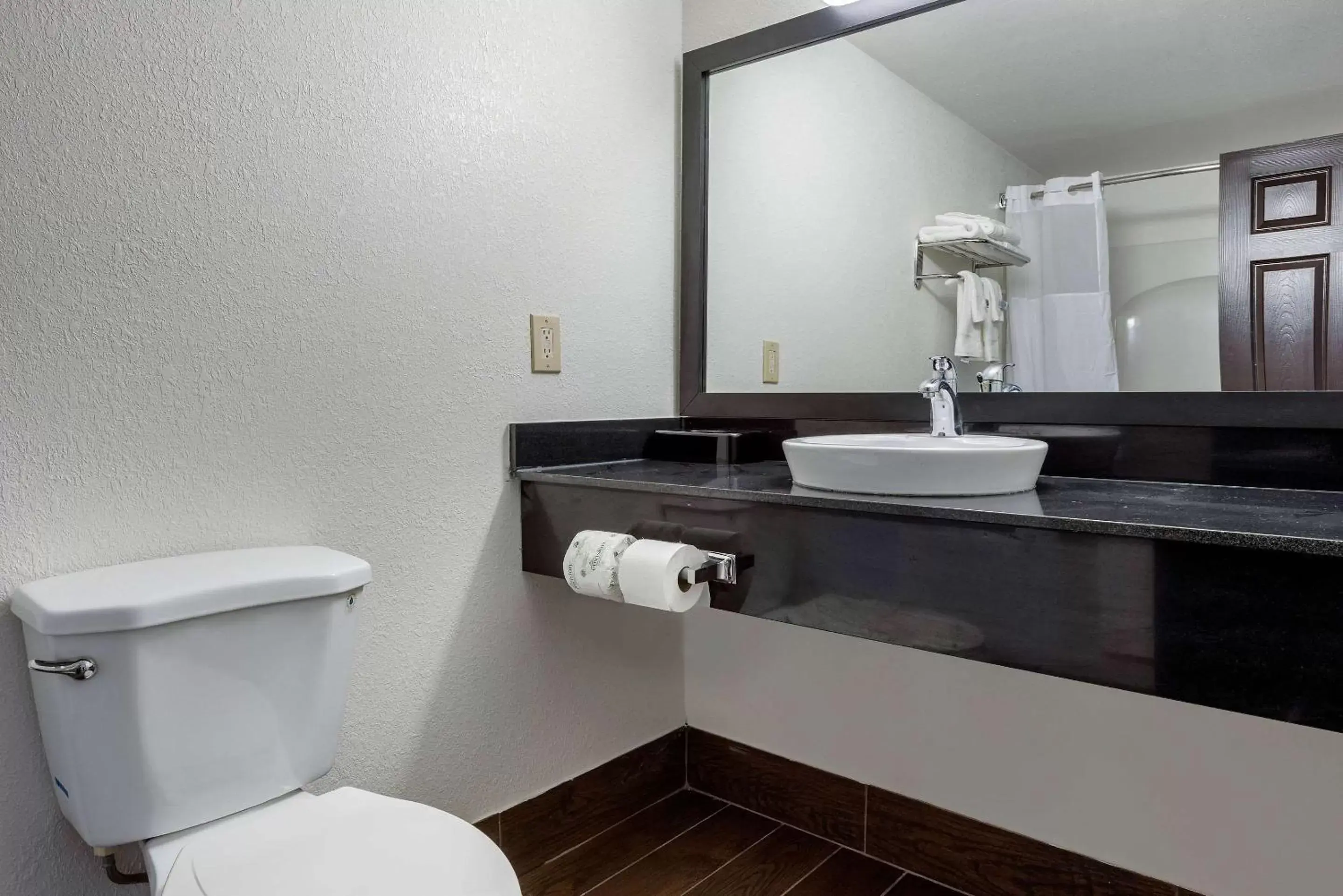 Bathroom in Quality Inn Coraopolis