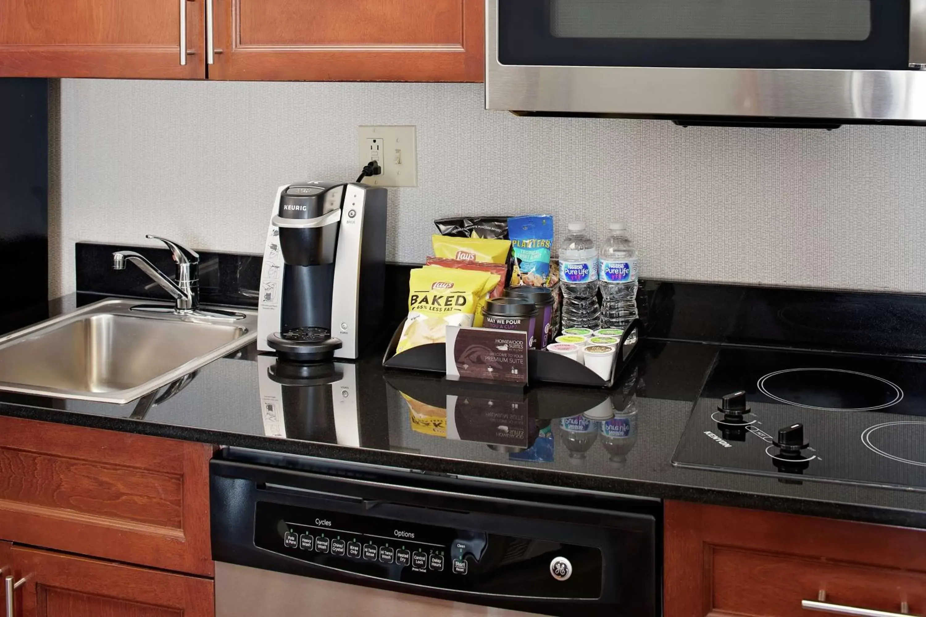 Bedroom, Kitchen/Kitchenette in Homewood Suites by Hilton Hartford-Farmington