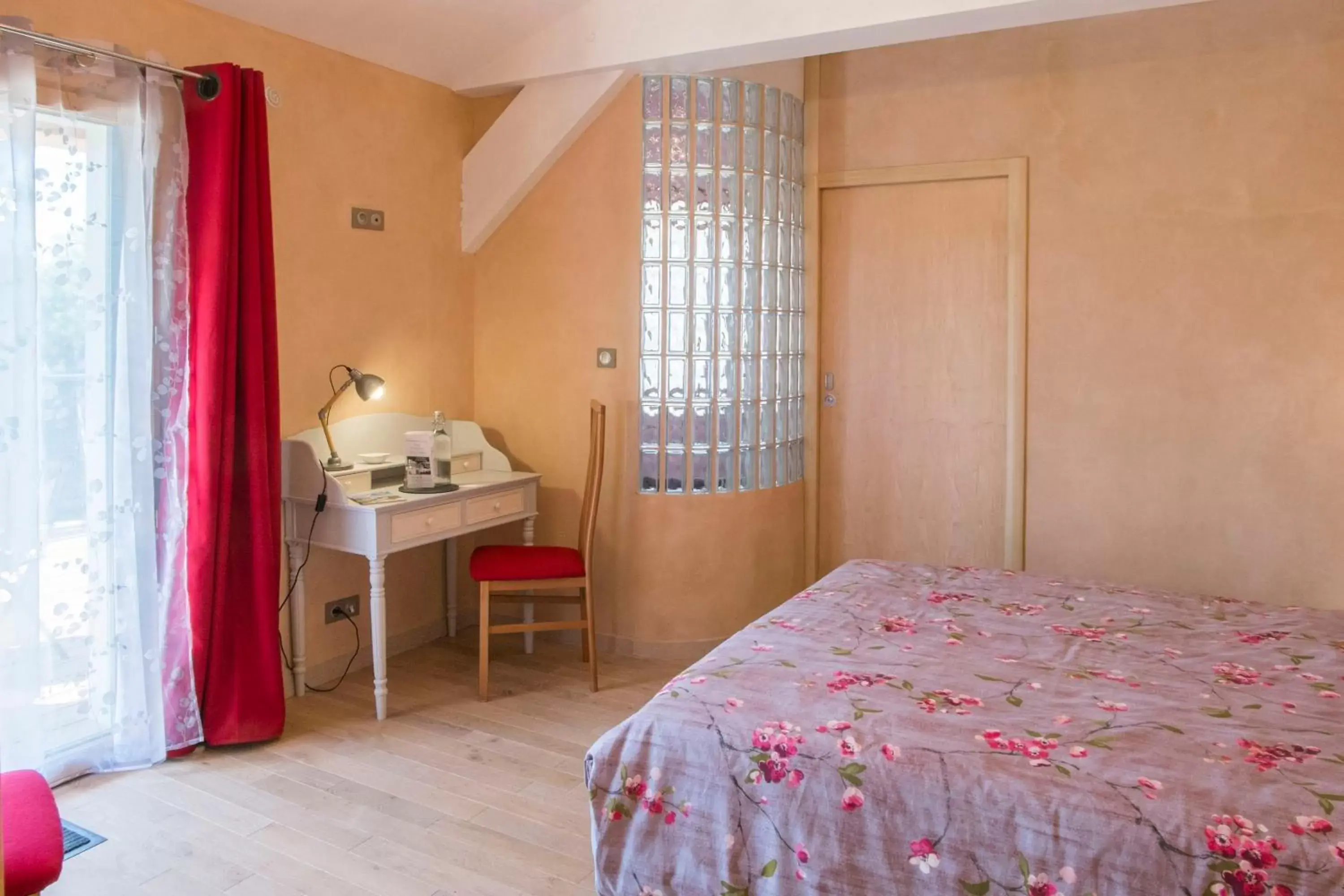 Photo of the whole room, Bed in Homgaïa chambres d'hôtes