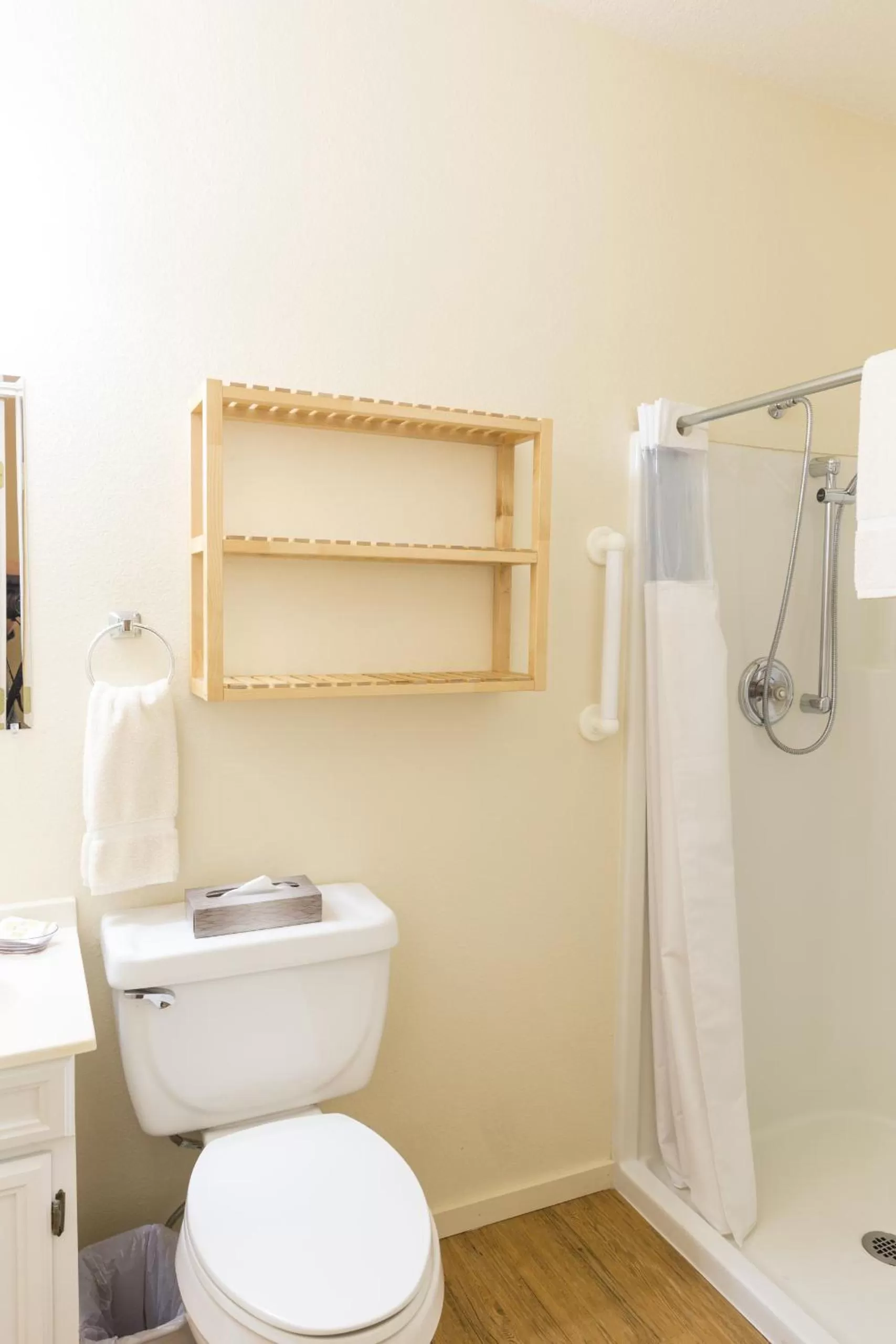 Bathroom in Hotel Cathlamet