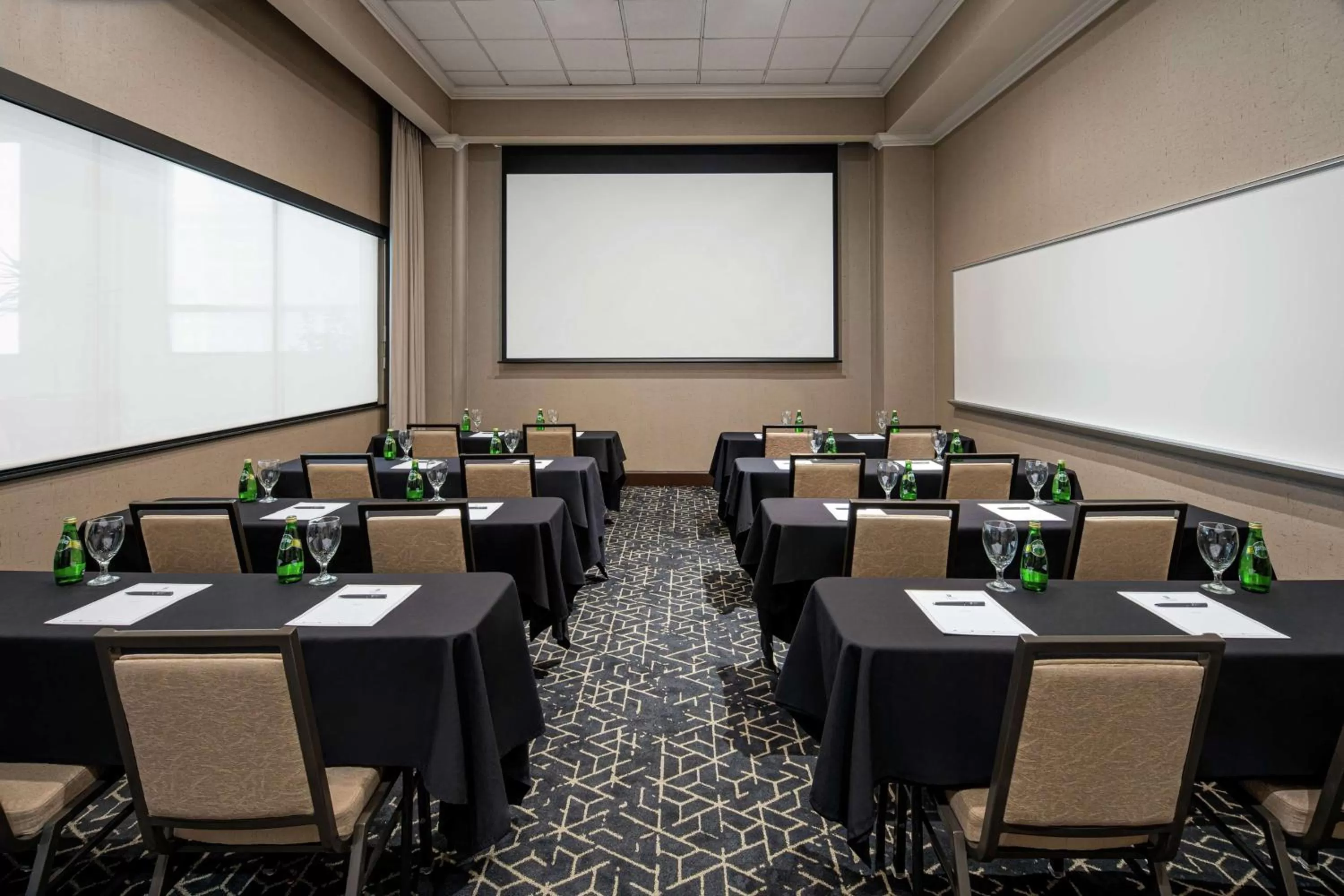 Meeting/conference room in Embassy Suites by Hilton Fort Worth Downtown