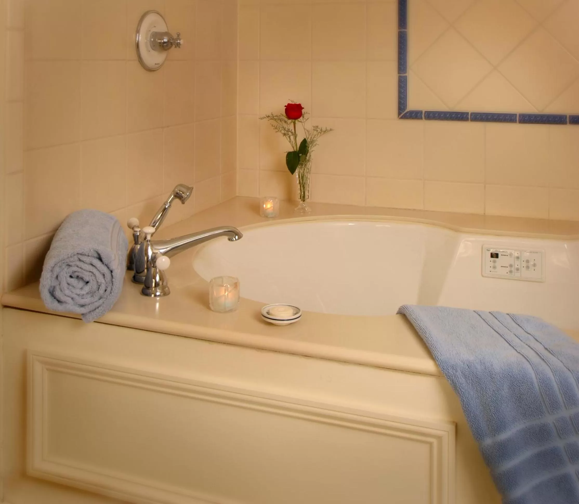Bathroom, Bed in Woolverton Inn