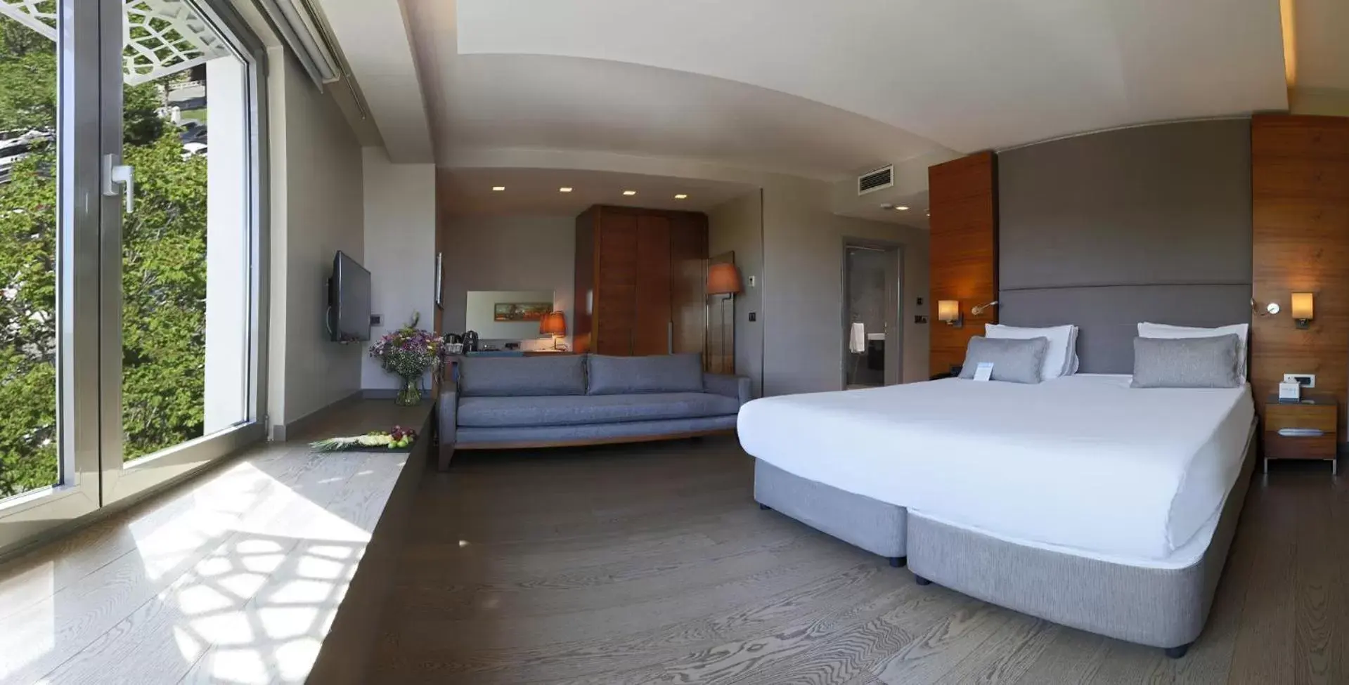 Corner Deluxe Room in Hotel Arcadia Blue Istanbul Corner Deluxe Room in Hotel Arcadia Blue Istanbul