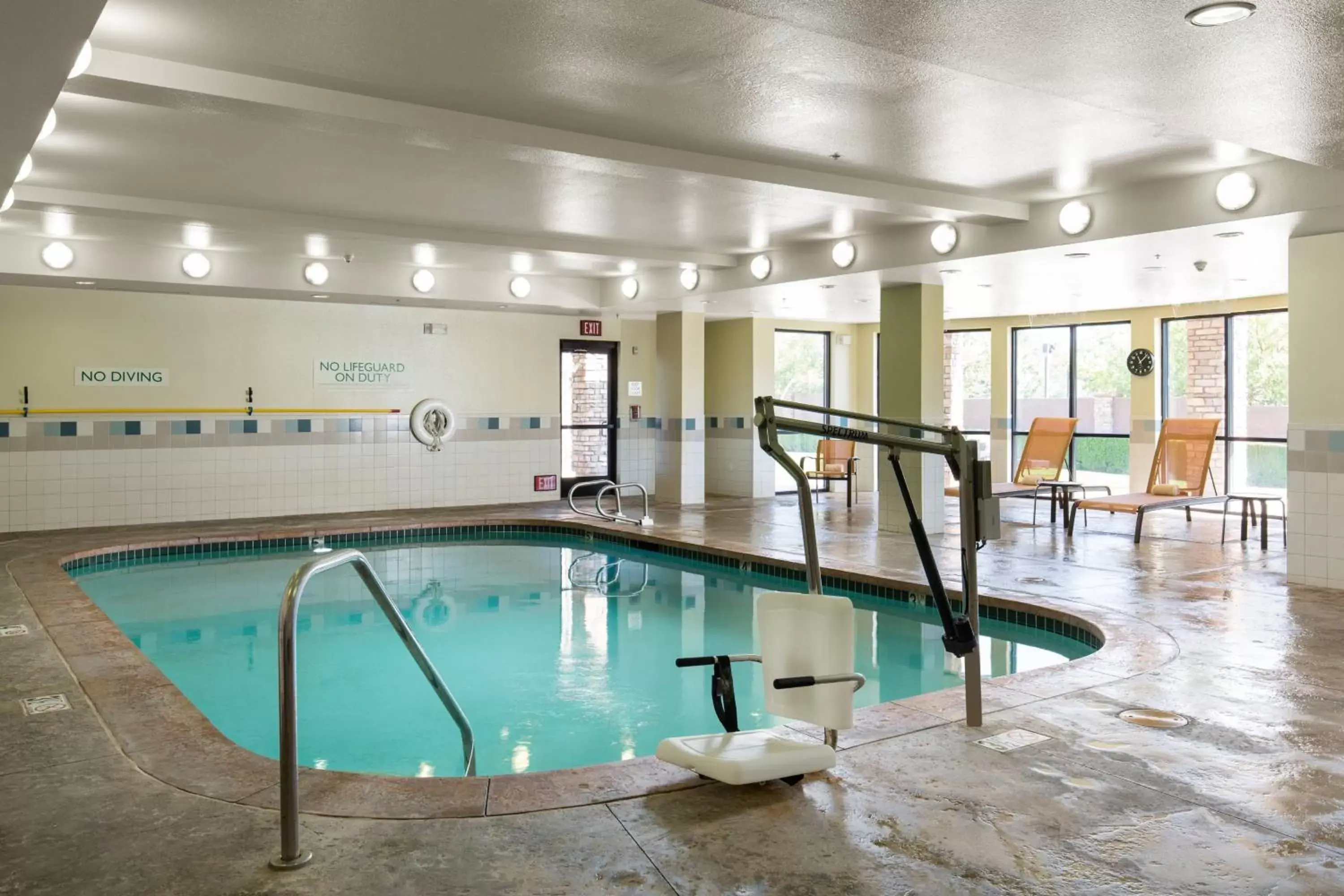 Swimming Pool in Courtyard by Marriott Rancho Cucamonga