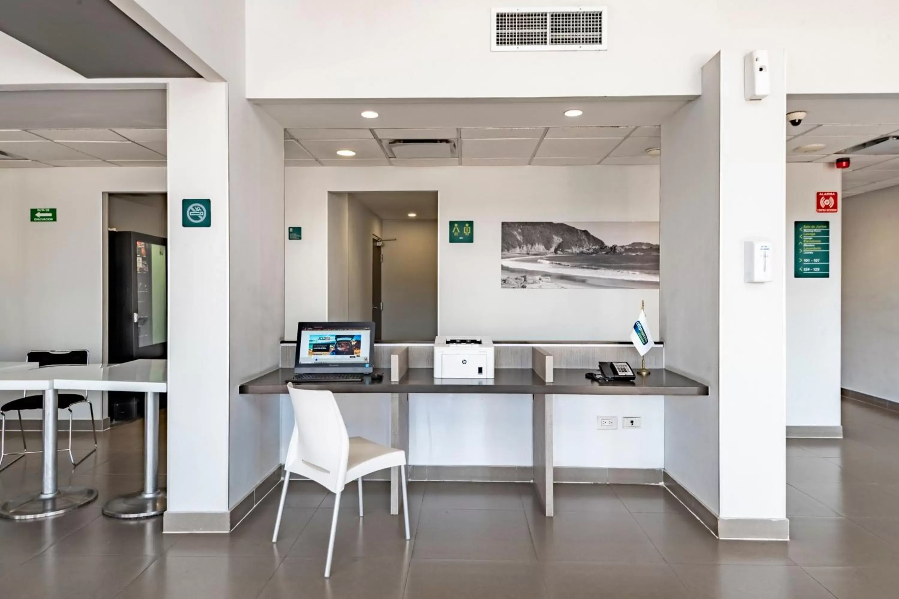 Business facilities, Kitchen/Kitchenette in City Express Junior by Marriott Ciudad del Carmen Aeropuerto