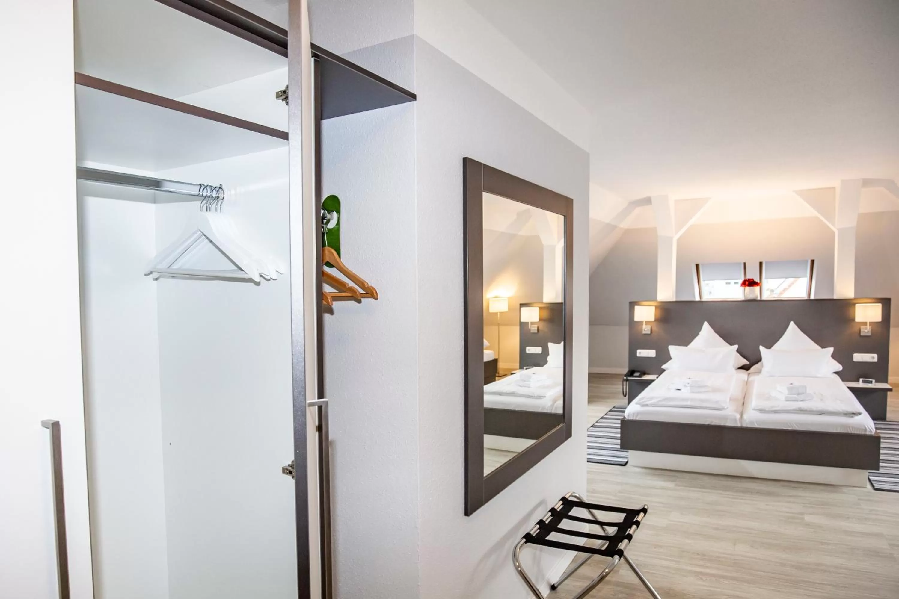 Staff, Bed in Hotel "Zur Mühle"