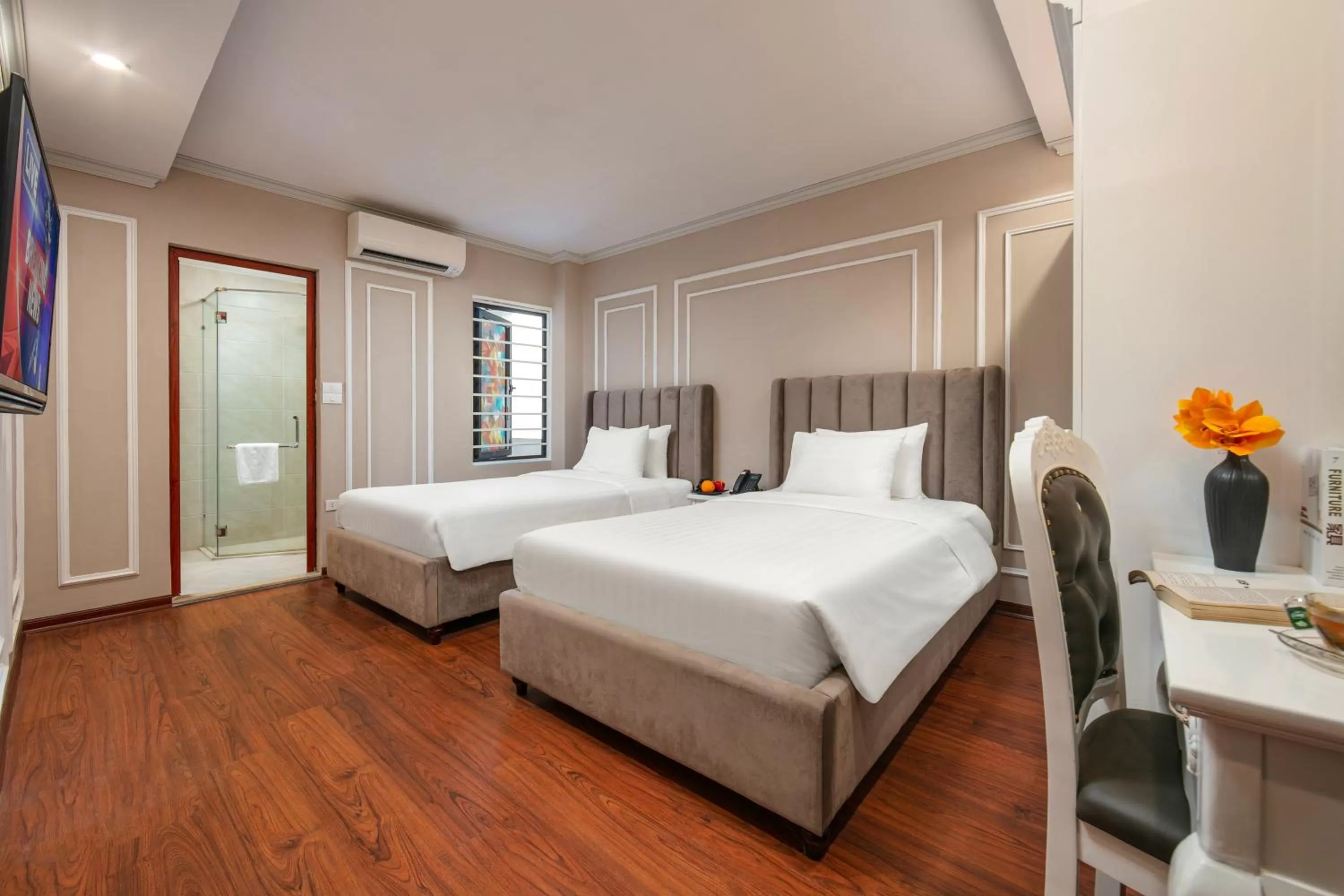 Property building, Bed in MIA HOTEL