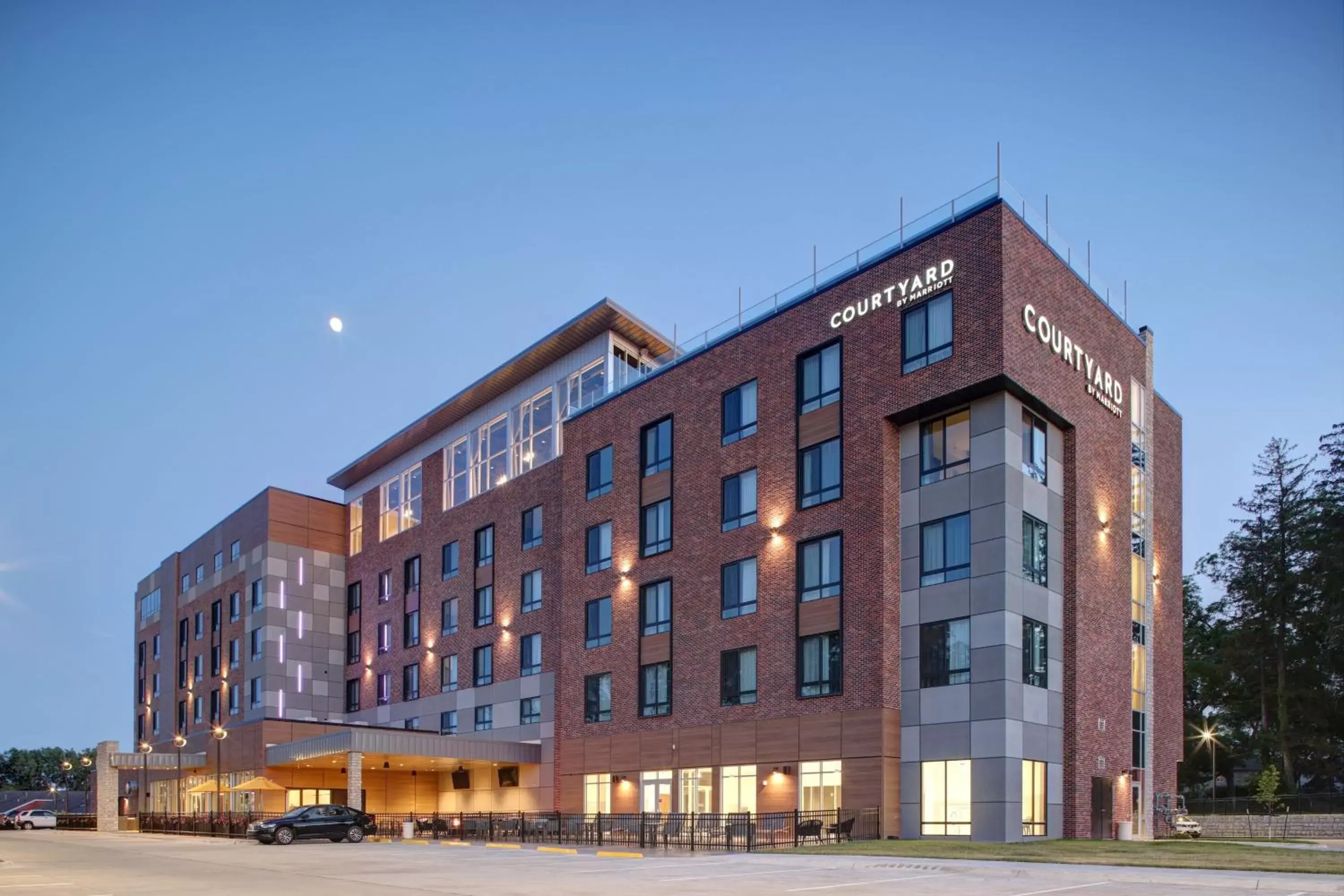 Property Building in Courtyard by Marriott Iowa City University Heights