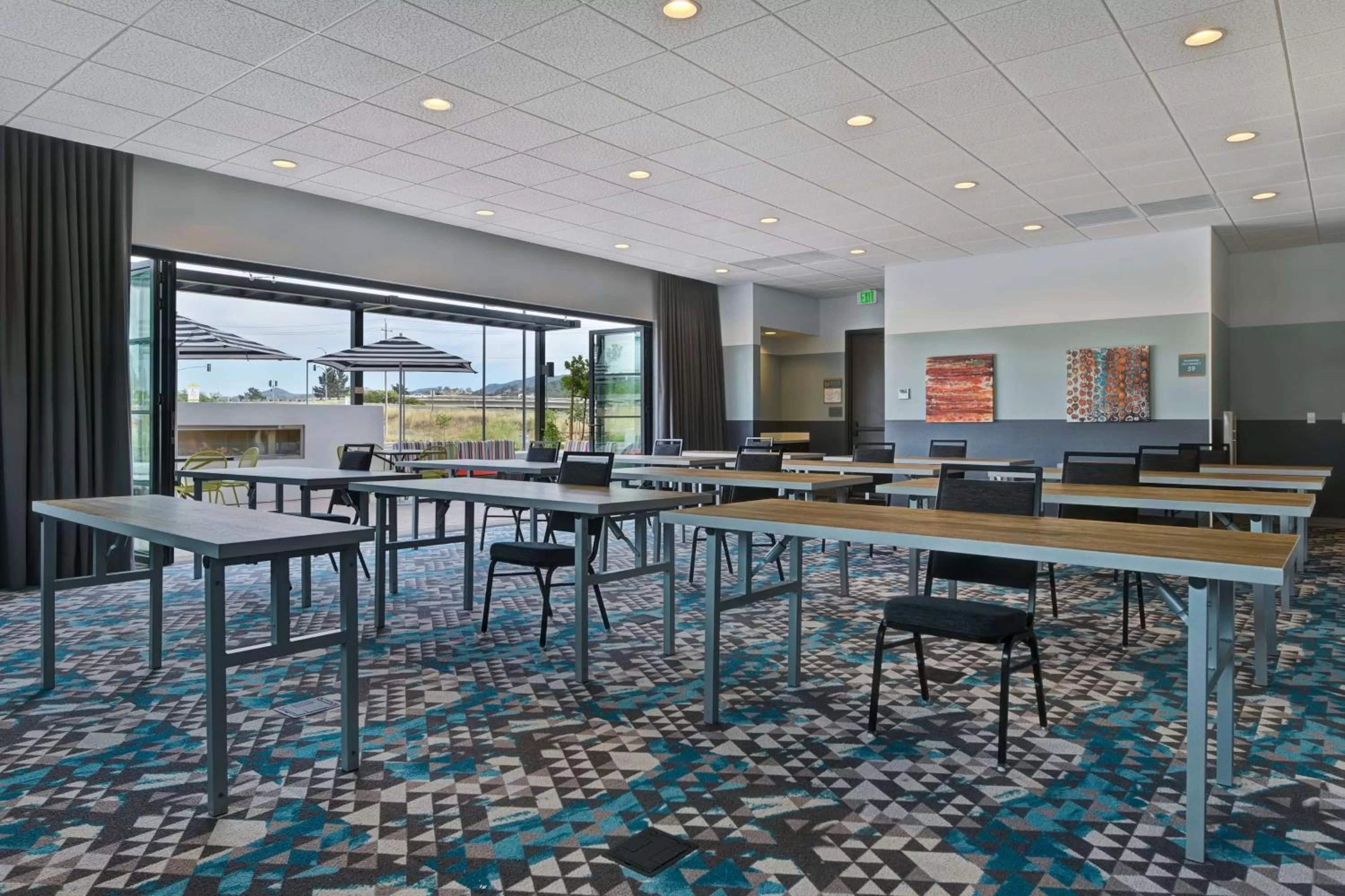 Meeting/conference room in Home2 Suites By Hilton Atascadero, Ca