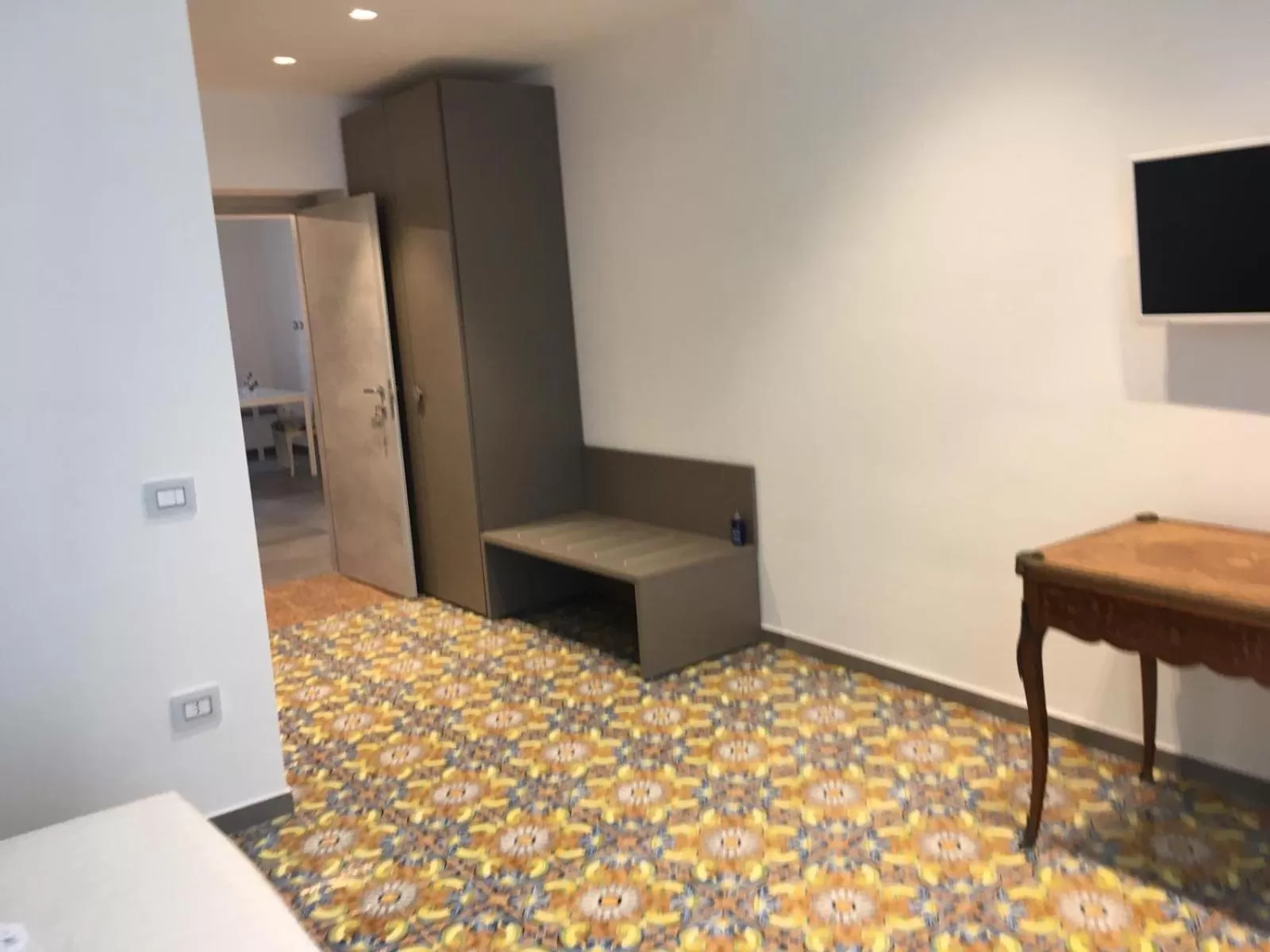 Decorative detail, TV/Entertainment Center in Specchio di Parthenope B&B