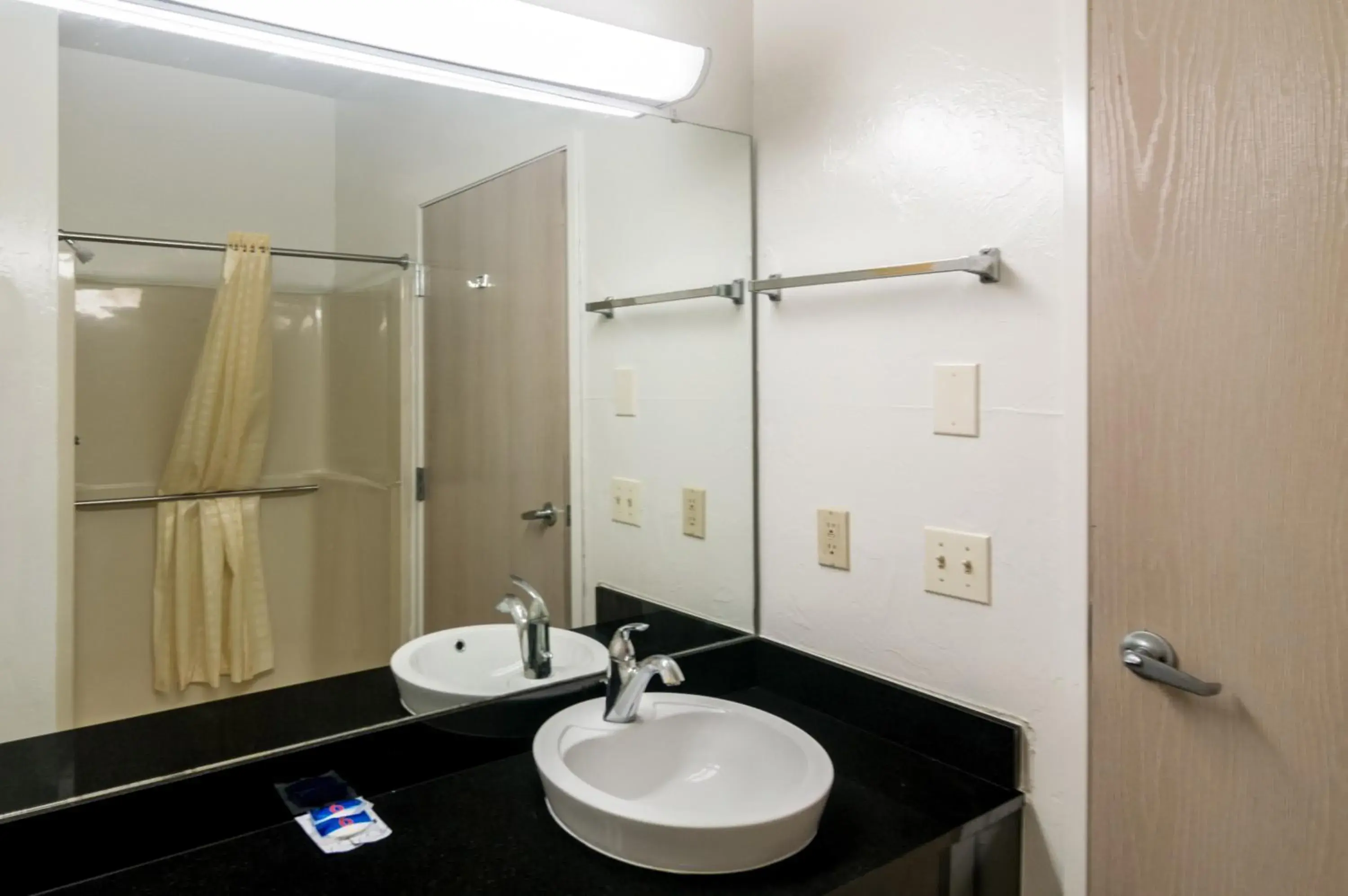 Bathroom in Motel 6-Oklahoma City, OK