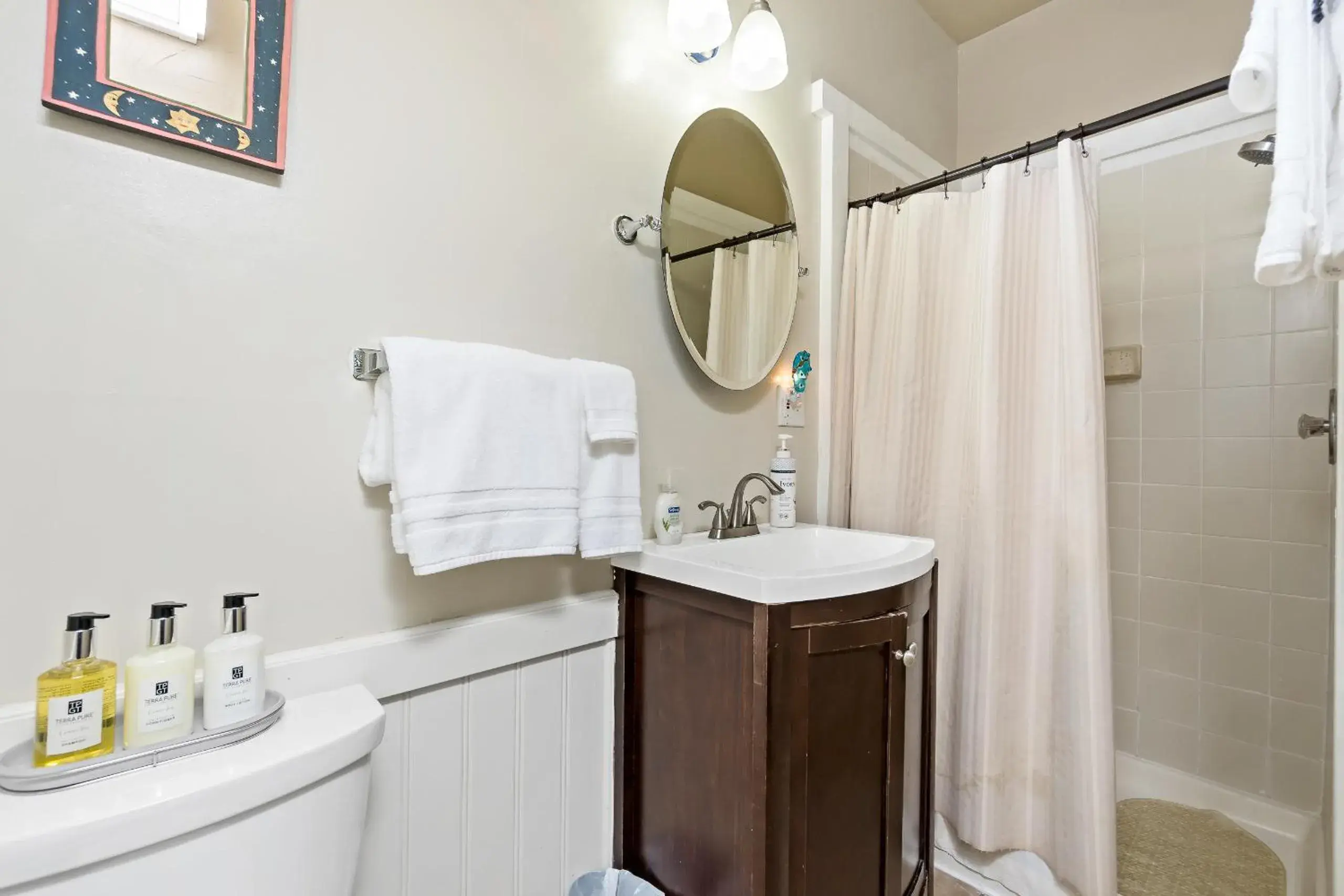 Bathroom in Mountain Meadows Inn