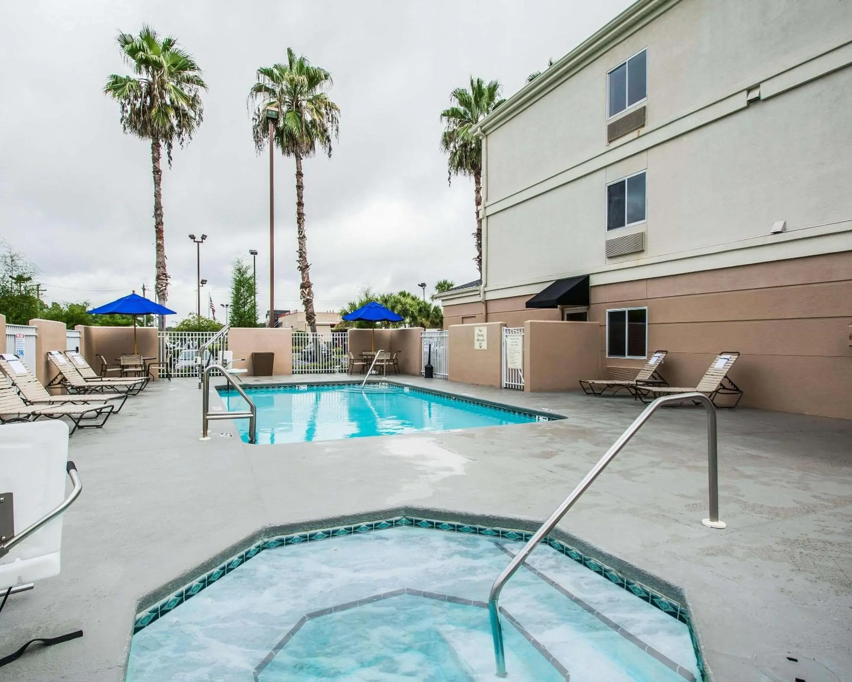 On site, Swimming Pool in Quality Inn Plant City - Lakeland