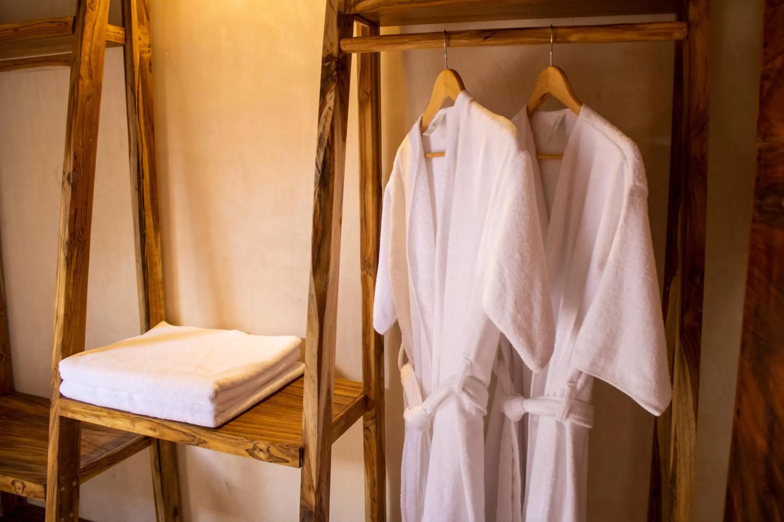 wardrobe, Bathroom in BH HOTEL & CENOTE TULUM - Adults Only