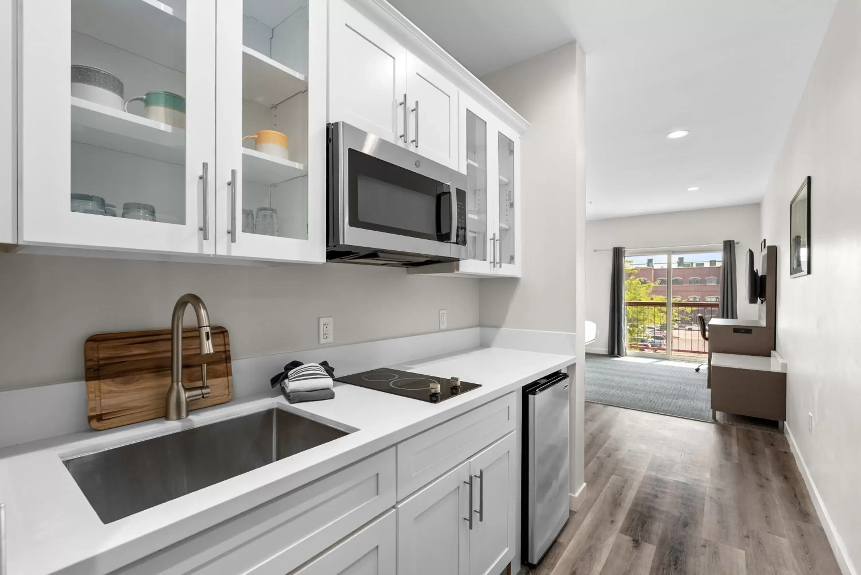 Kitchen/Kitchenette in Cedar Street Hotel & Suites