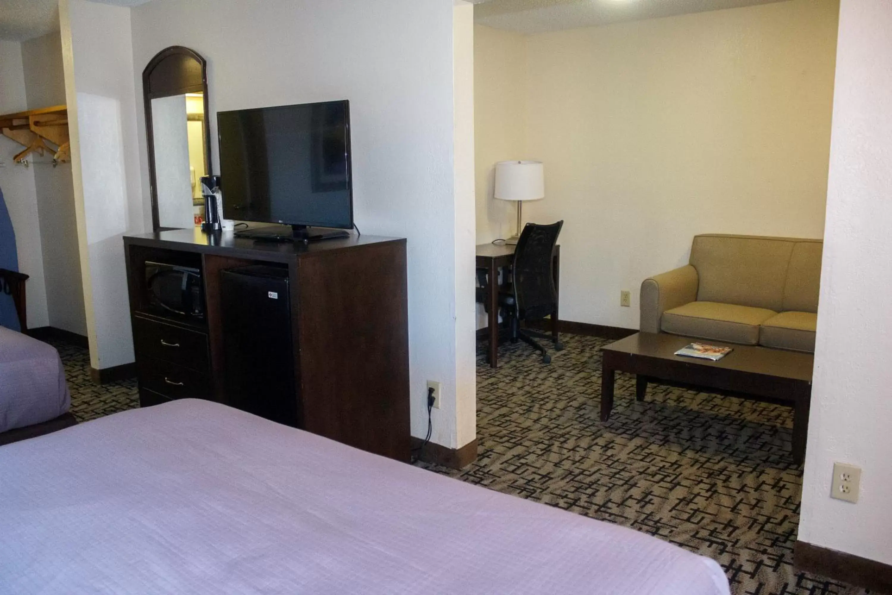 Photo of the whole room, TV/Entertainment Center in SureStay Hotel by Best Western North Myrtle Beach