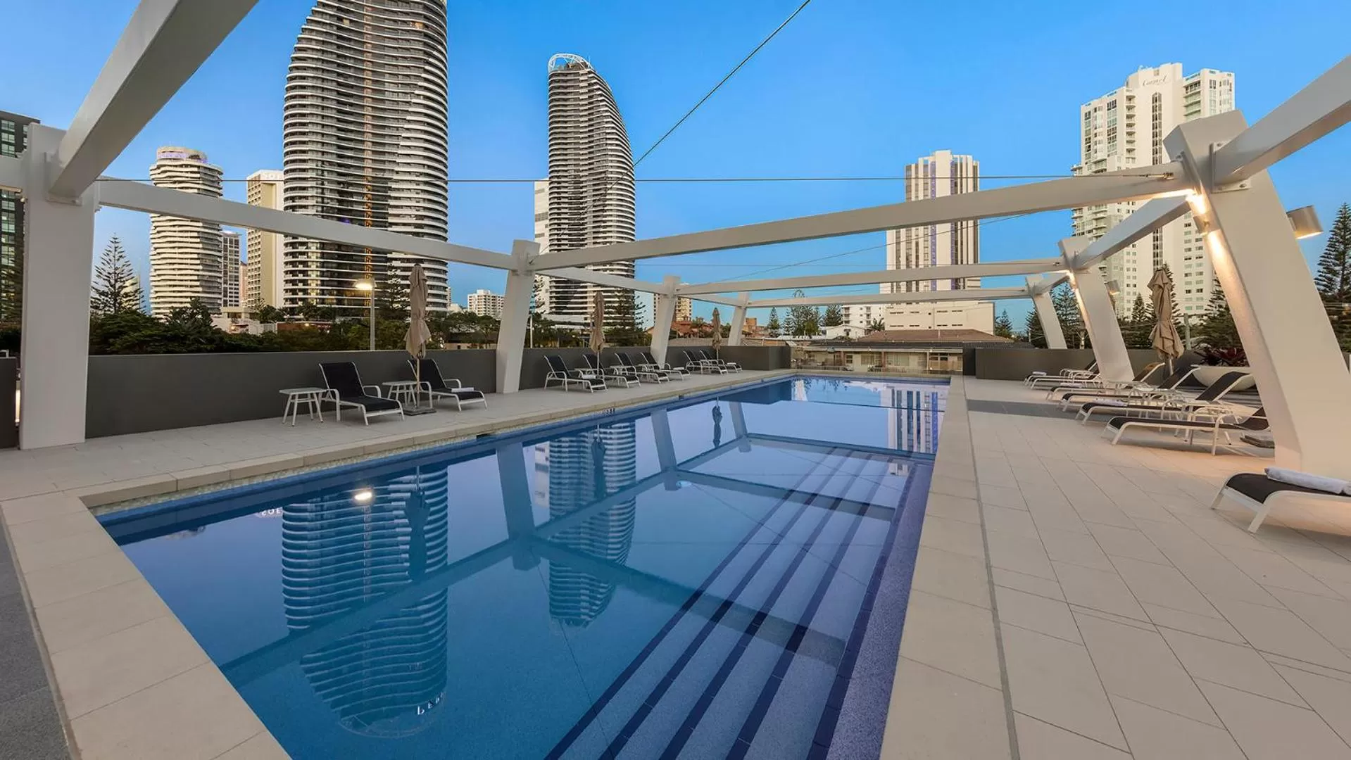 Swimming pool in Avani Broadbeach Residences