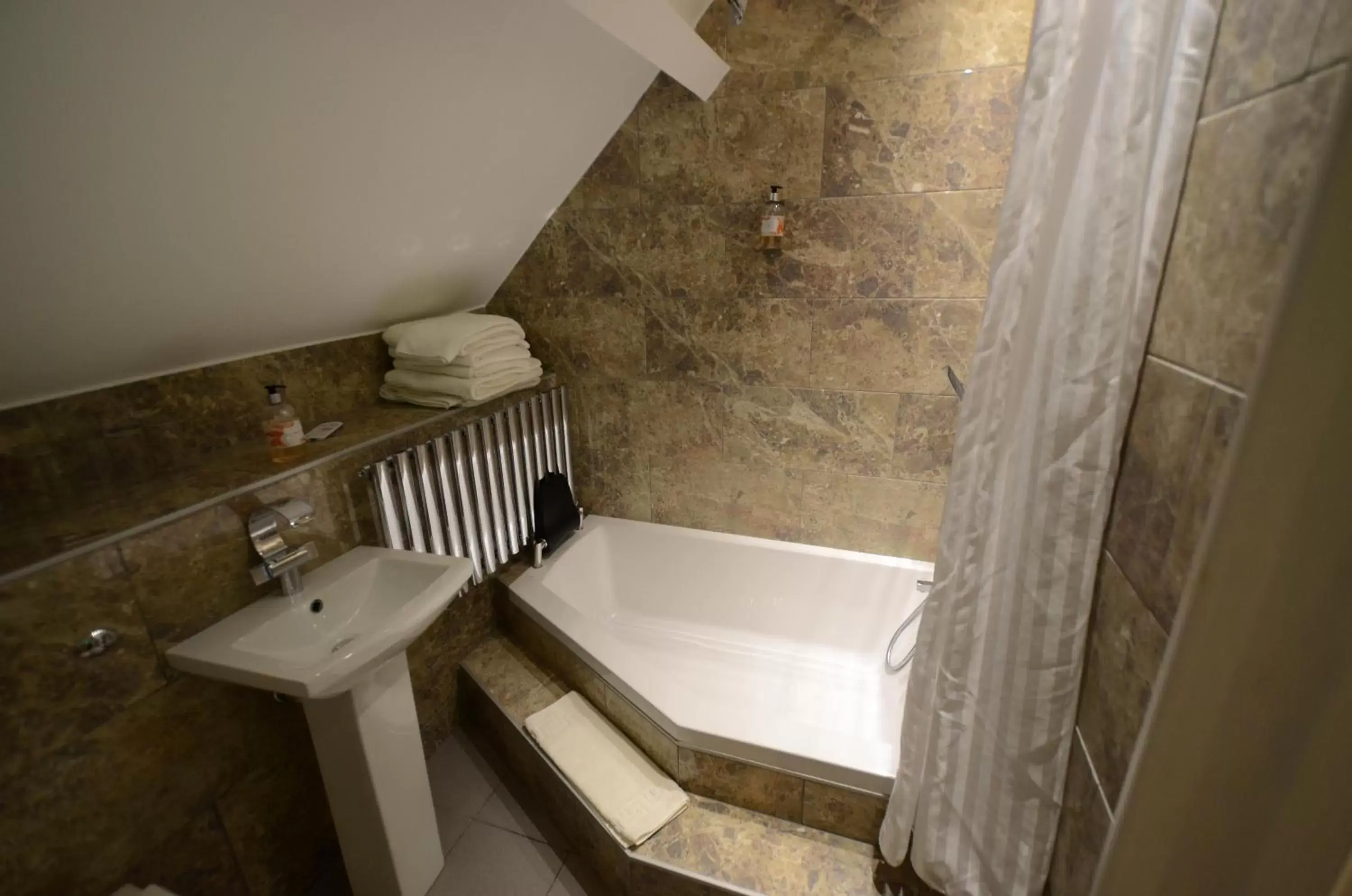 Bathroom in The Harboro Hotel