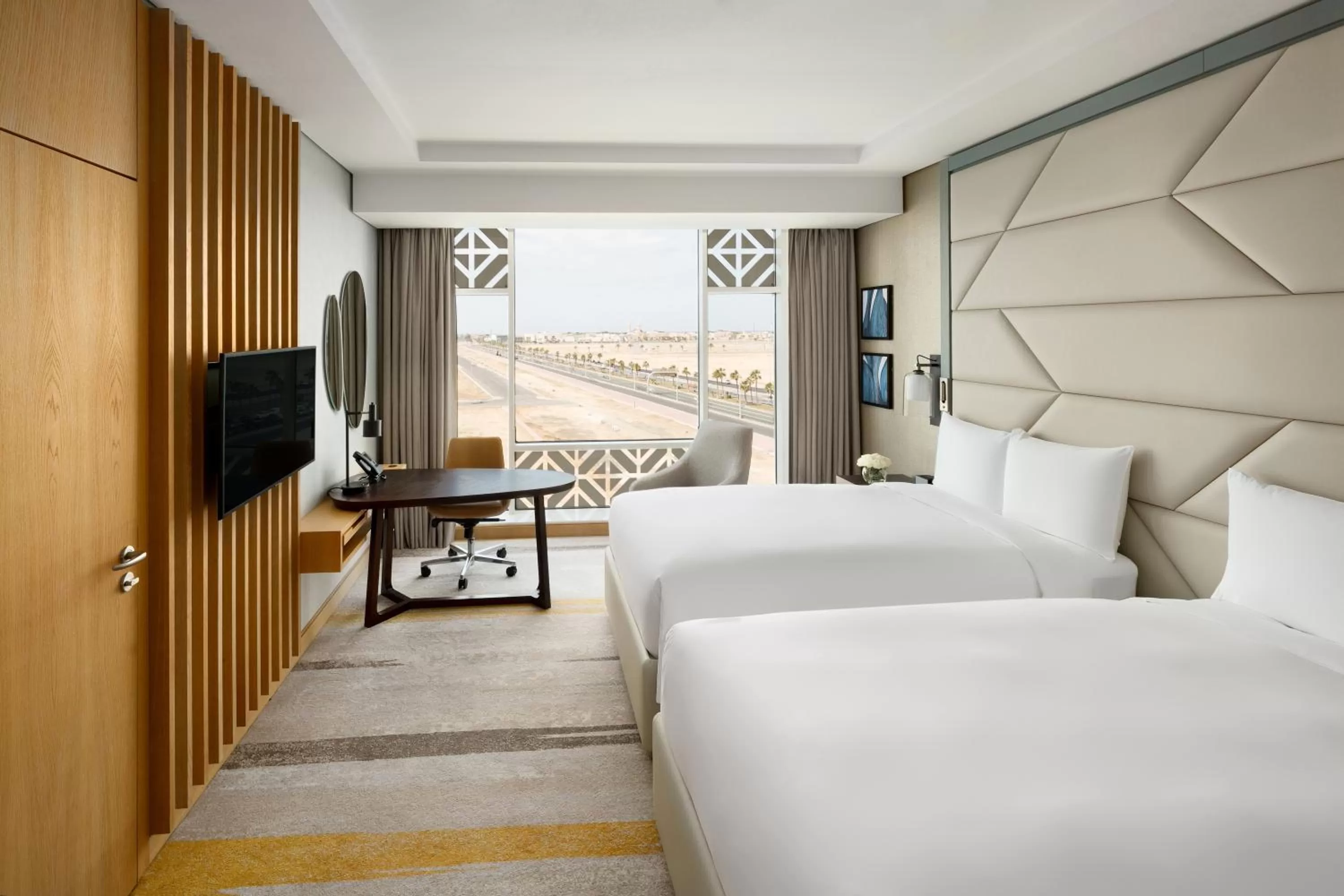 Communal lounge/ TV room, Bed in Crowne Plaza - Jeddah Al Salam by IHG