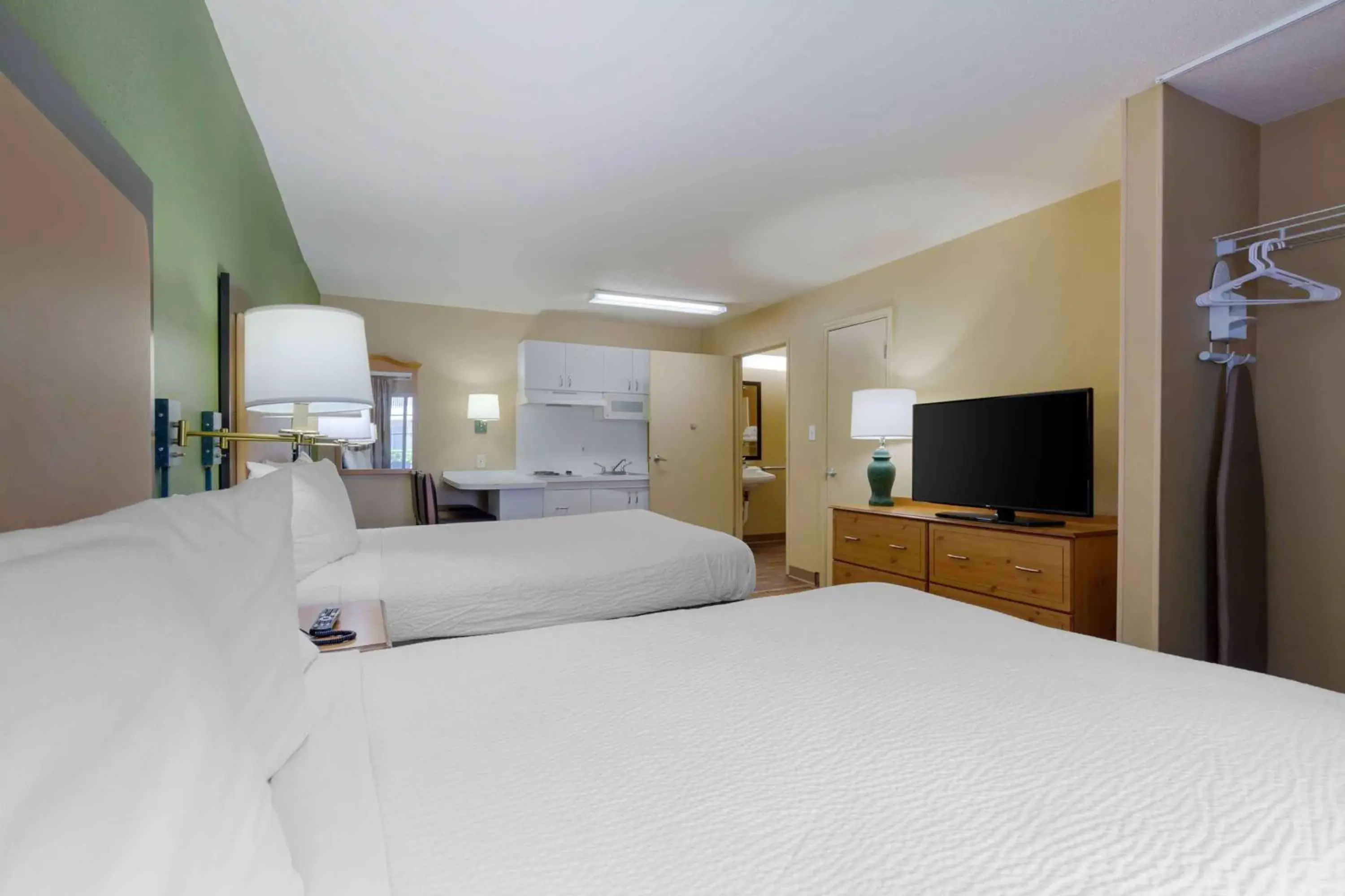 Bedroom, Bed in Extended Stay America Suites - Washington, DC - Fairfax - Fair Oaks