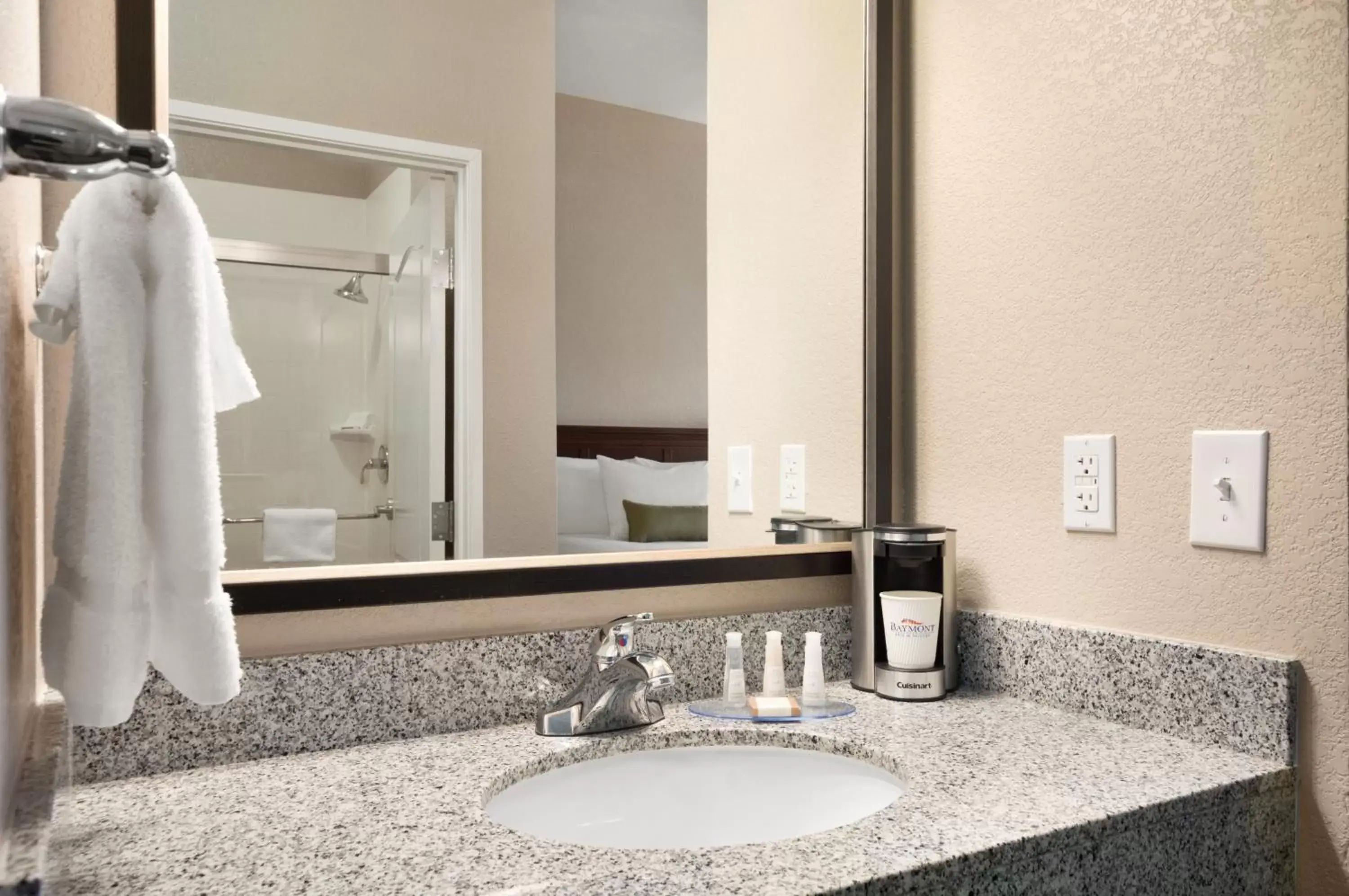 King Room with Roll-In Shower - Mobility/Hearing Accessible - Non-Smoking in Baymont Inn & Suites by Wyndham Odessa King Room with Roll-In Shower - Mobility/Hearing Accessible - Non-Smoking in Baymont Inn & Suites by Wyndham Odessa