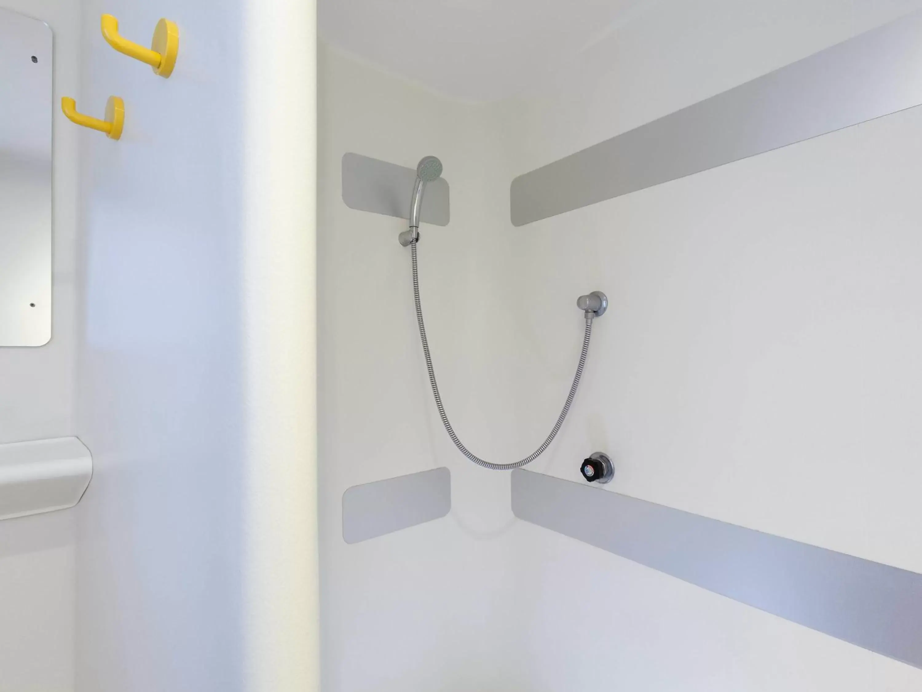 Shower, Bathroom in hotelF1 Epinal Nord
