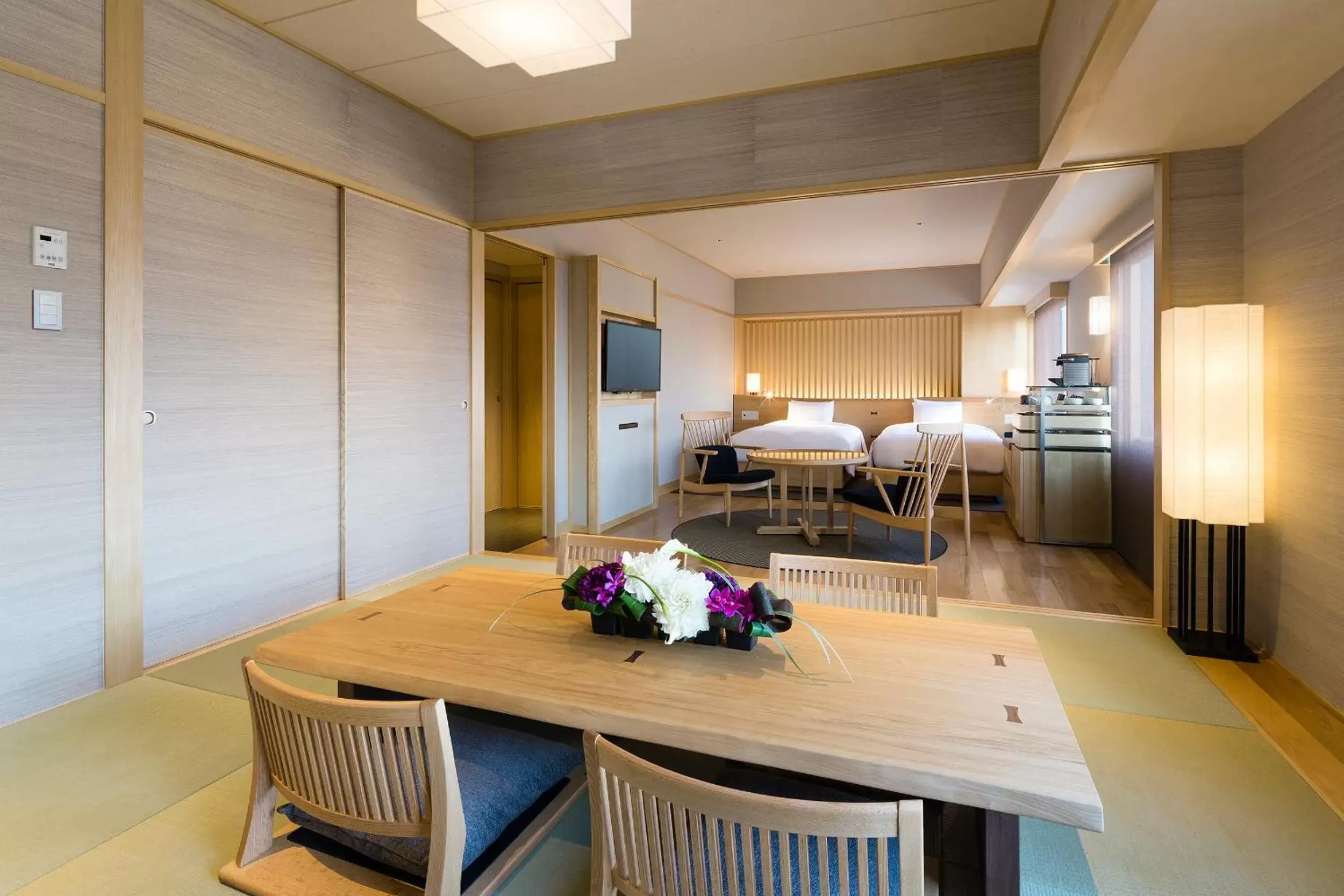 Photo of the whole room, Dining Area in Swissotel Nankai Osaka