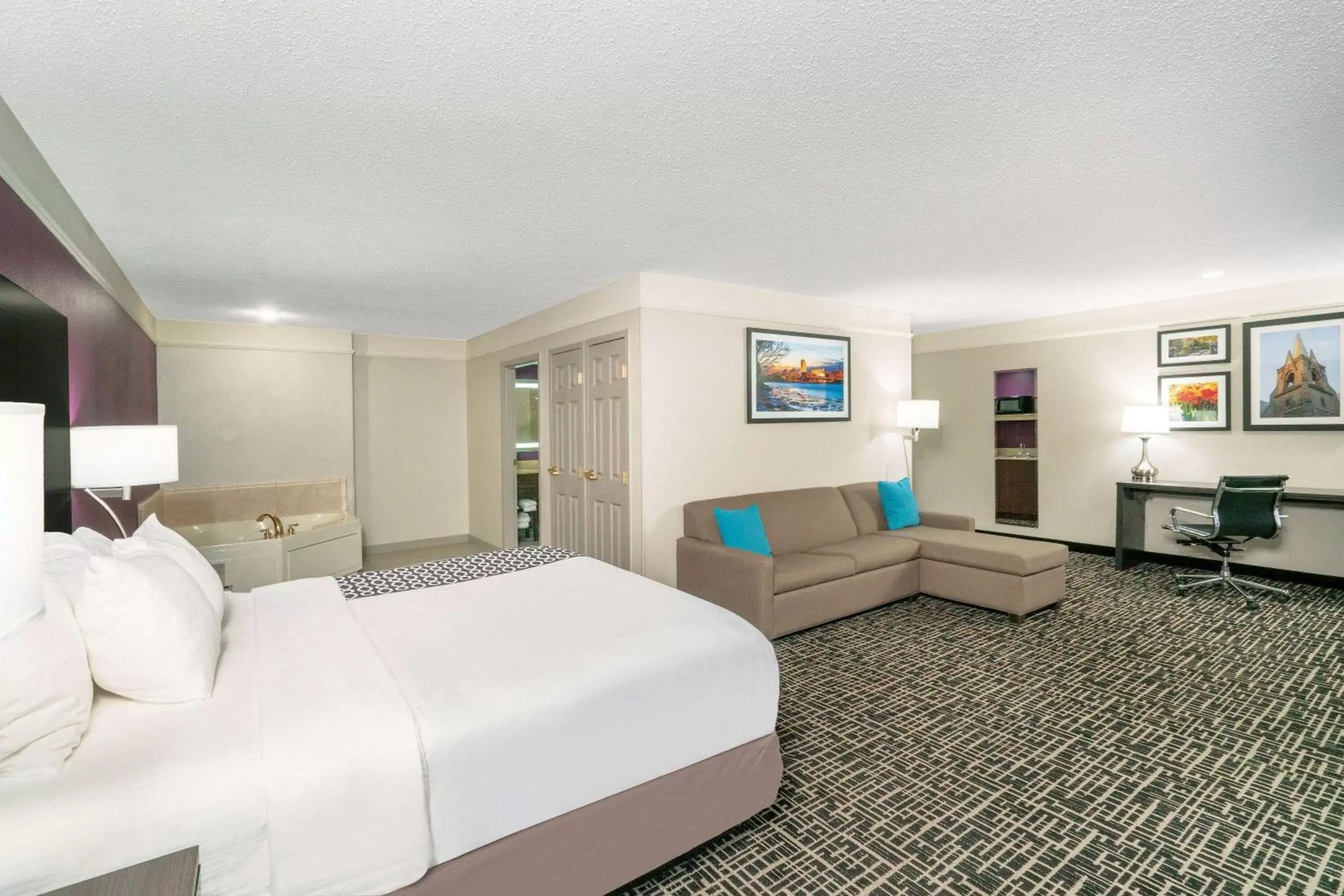 Bed in La Quinta by Wyndham Latham Albany Airport