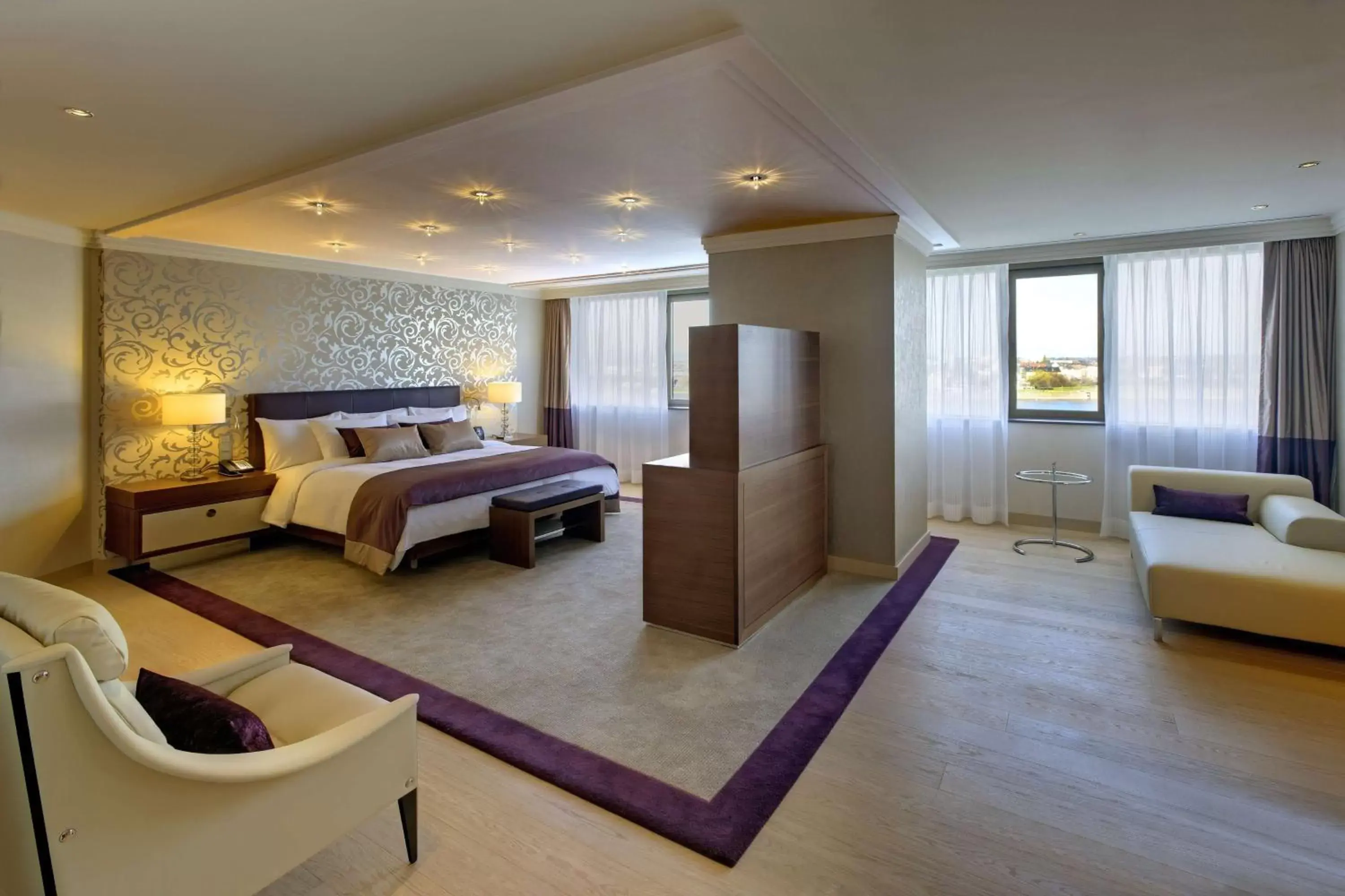 Living room, Bed in Hilton Mainz