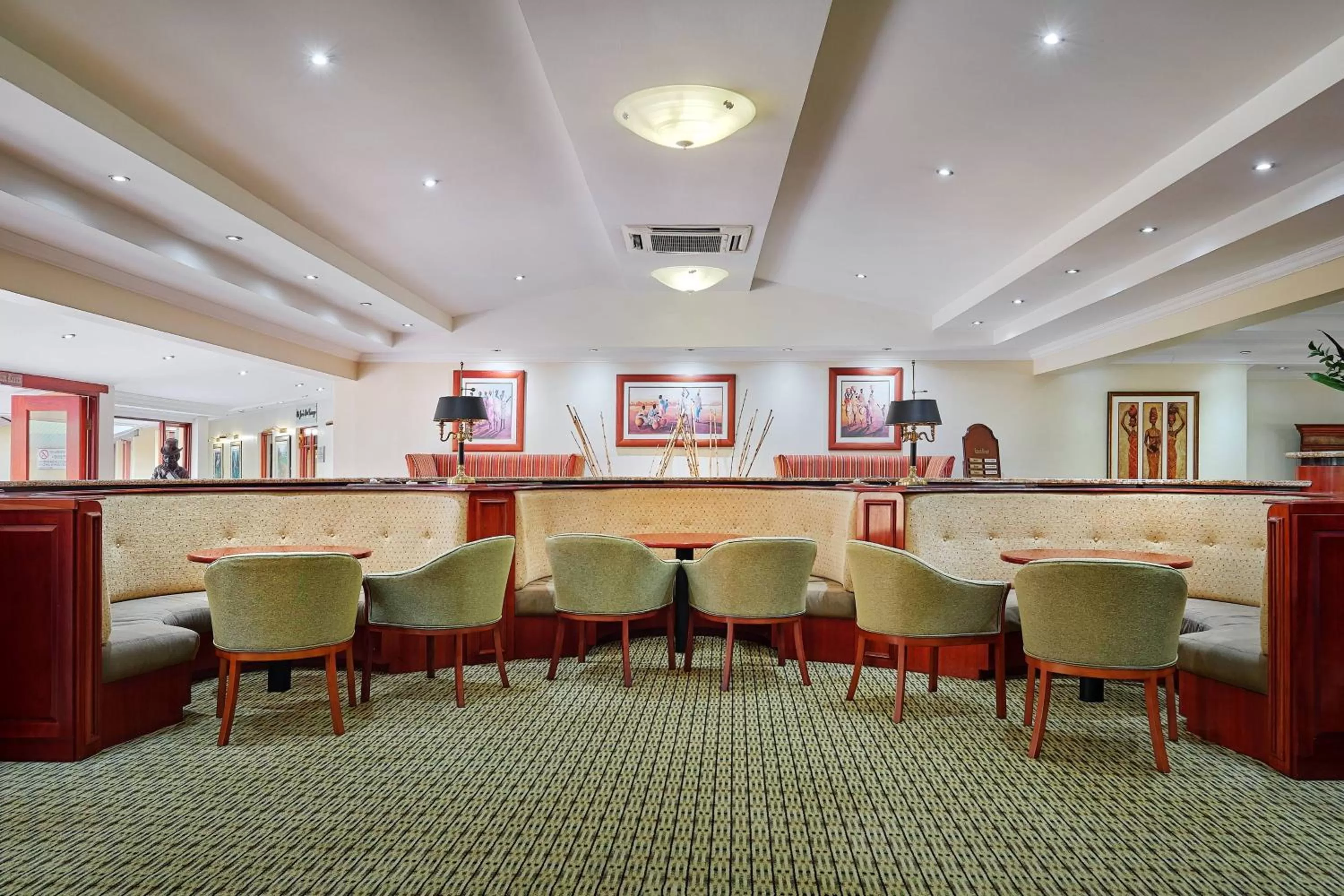Lounge or bar in Protea Hotel by Marriott Polokwane Ranch Resort