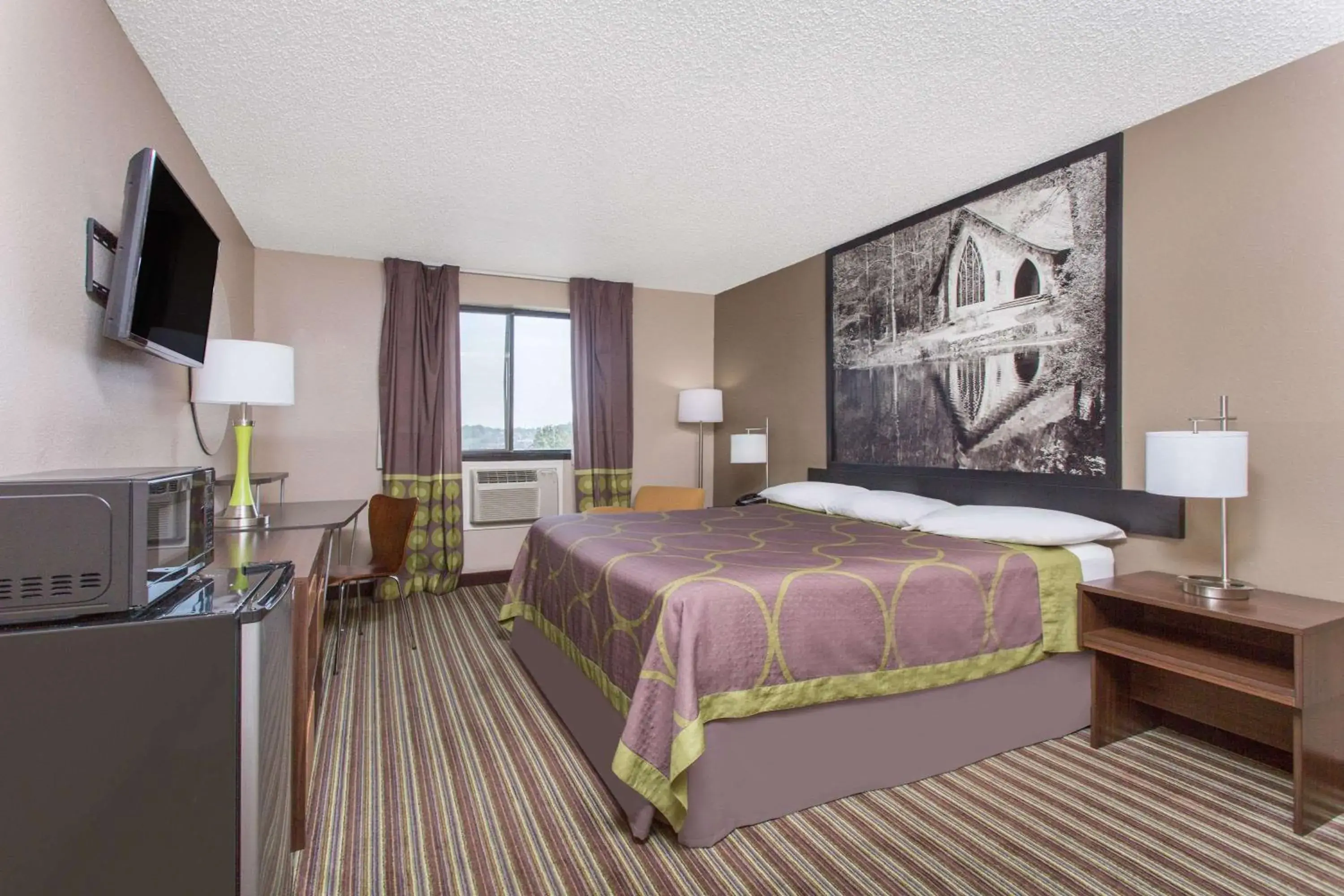 Photo of the whole room in Super 8 by Wyndham Columbus Airport