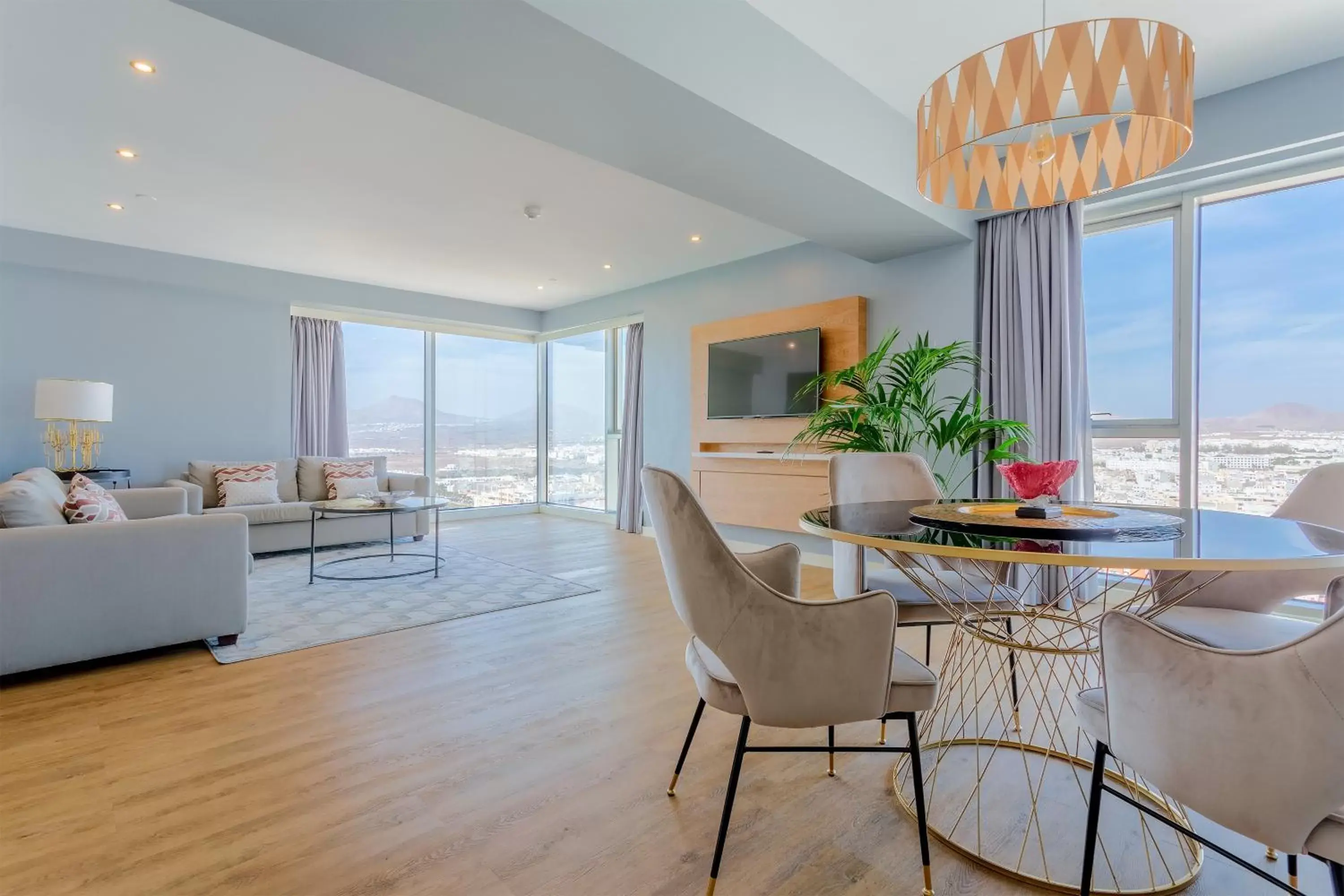 Living room, Dining Area in Arrecife Gran Hotel & Spa