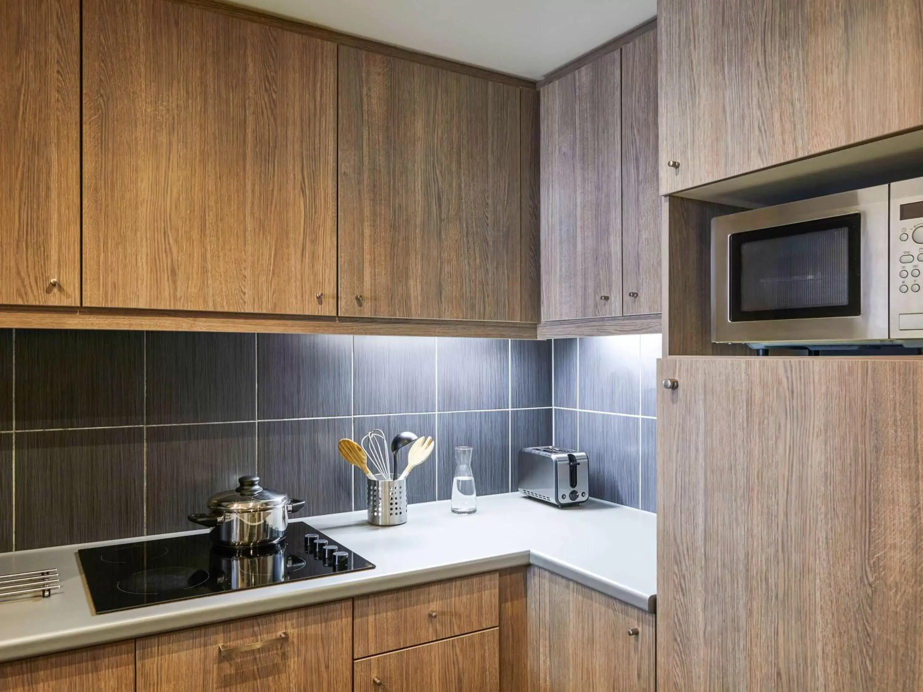 Photo of the whole room, Kitchen/Kitchenette in Aparthotel Adagio Liverpool City Centre