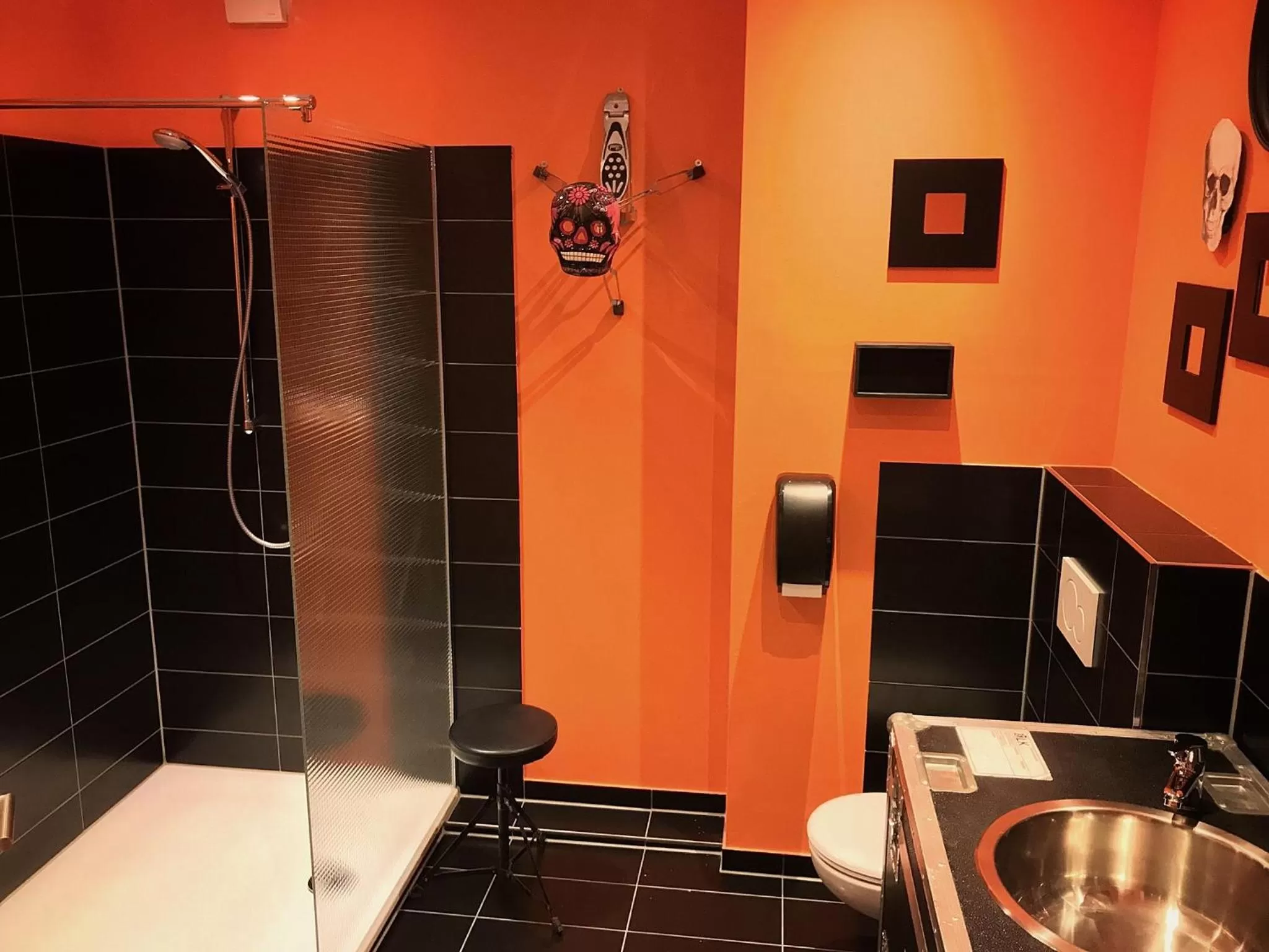 Photo of the whole room in Road Stop Wuppertal