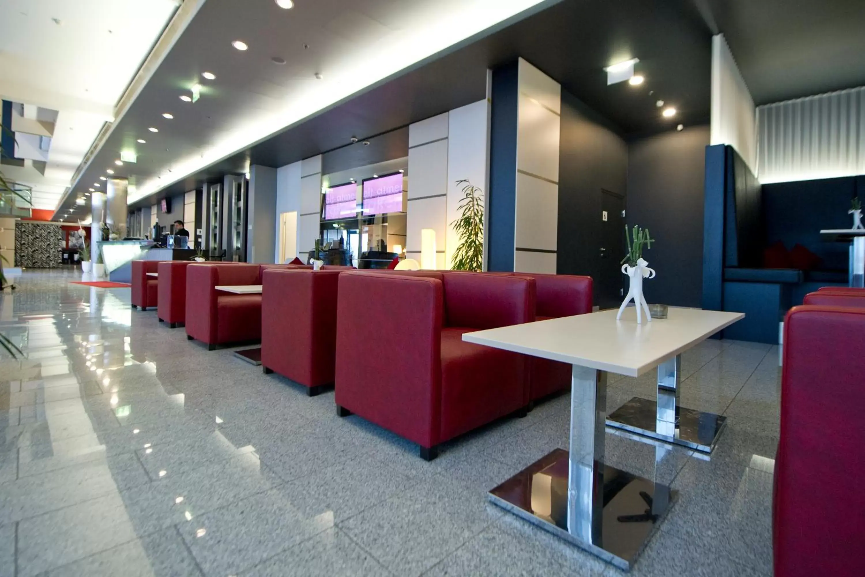 Restaurant/places to eat, Lounge/Bar in Pannonia Tower