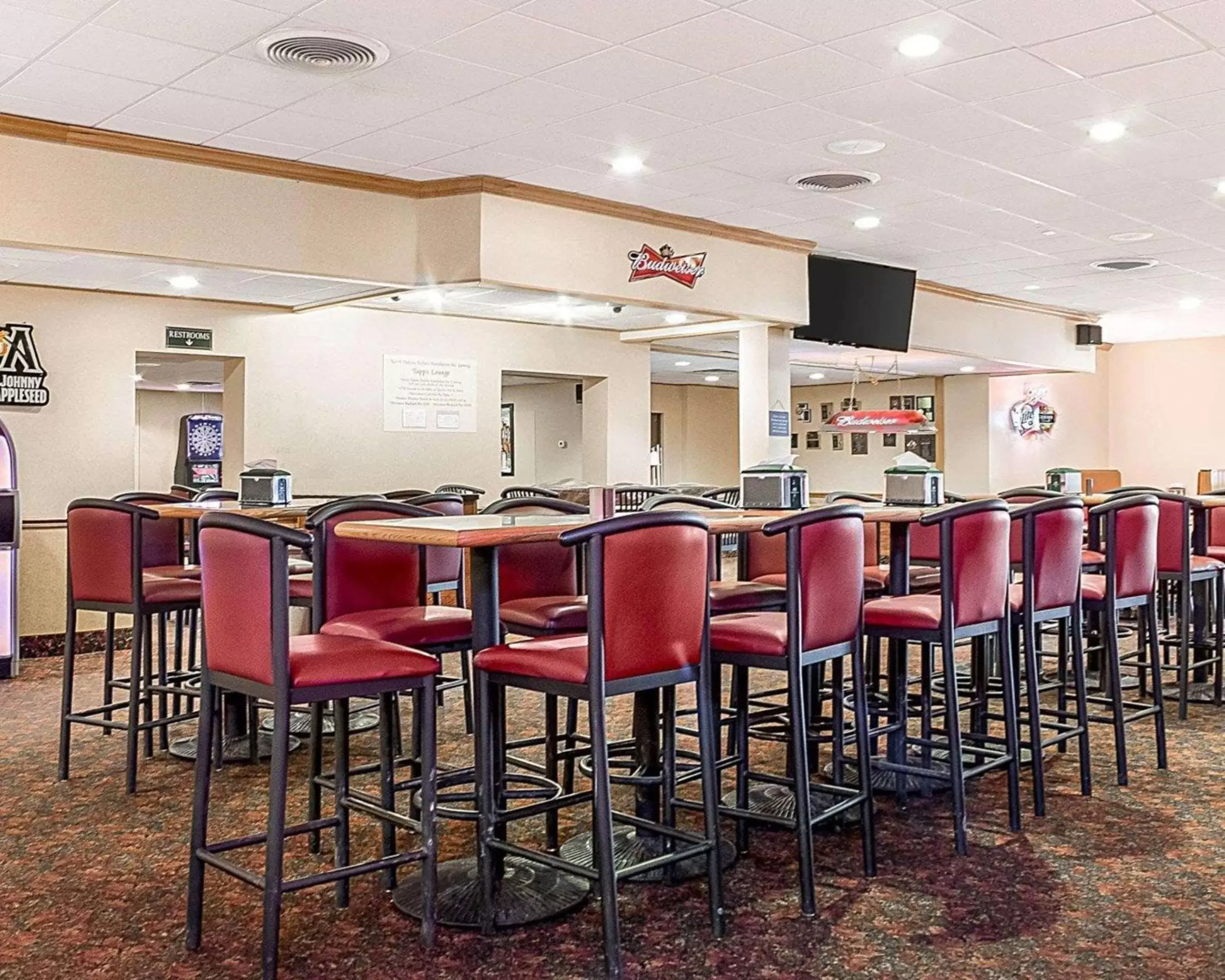 Lounge or bar, Restaurant/Places to Eat in Quality Inn & Suites Conference Center and Water Park