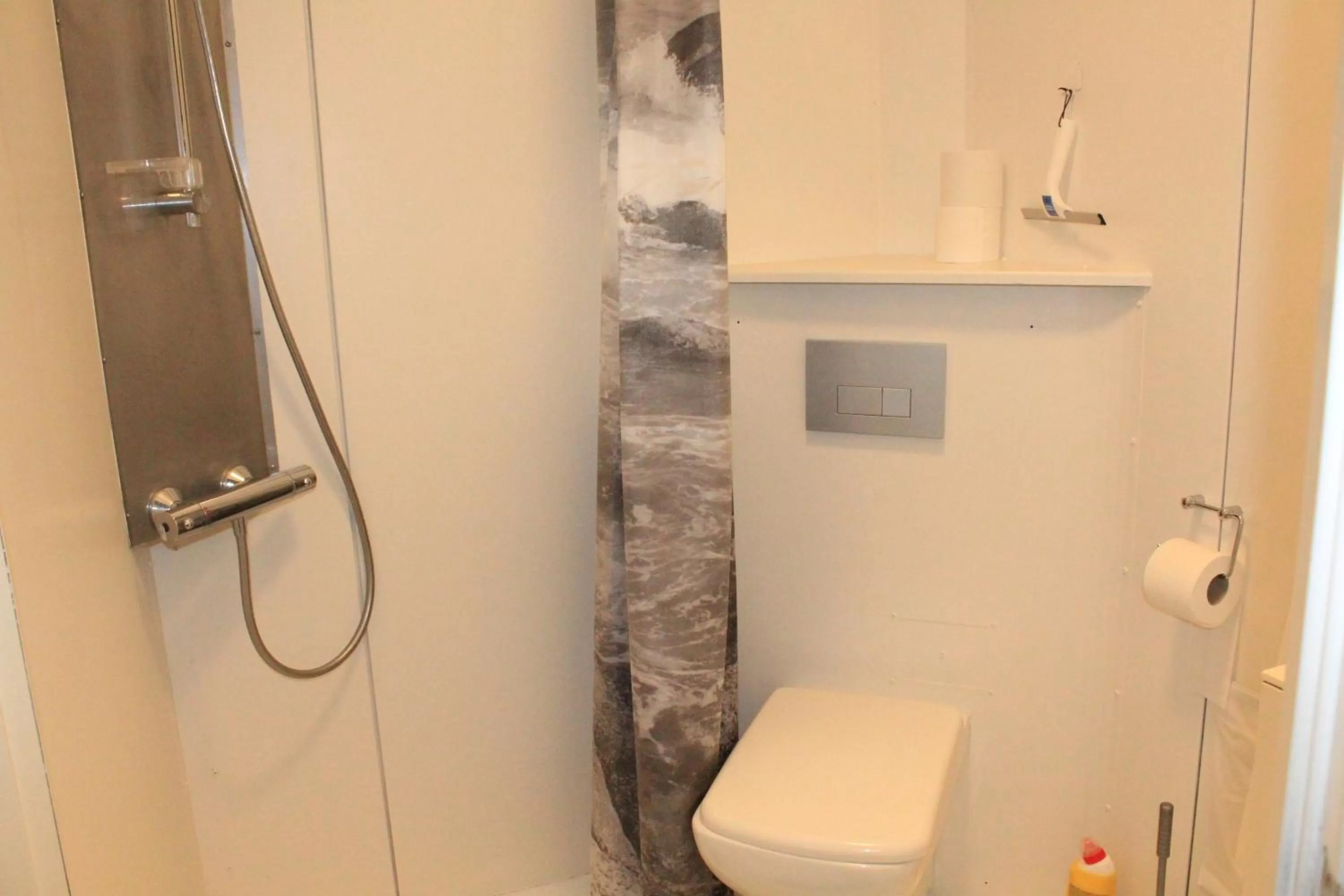 Bathroom in Motel Poppelvej