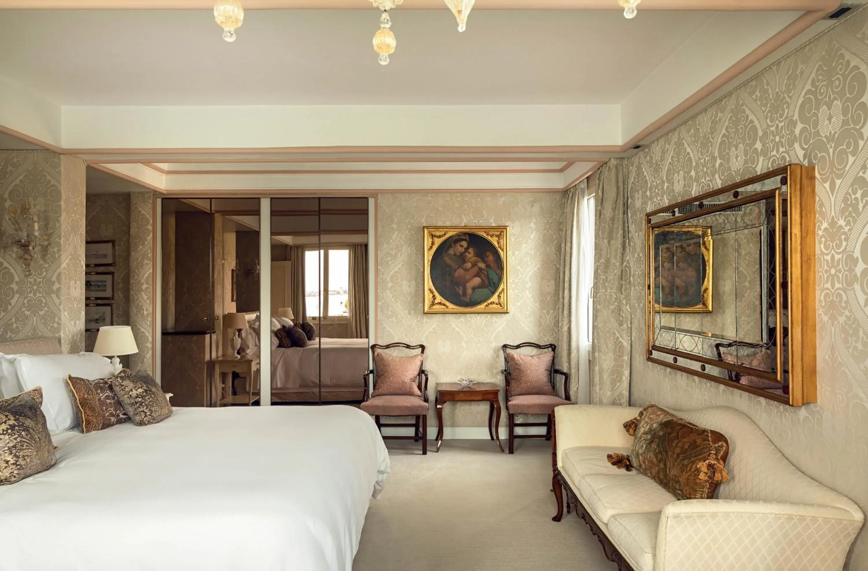 Bedroom, Seating Area in Hotel Cipriani, A Belmond Hotel, Venice