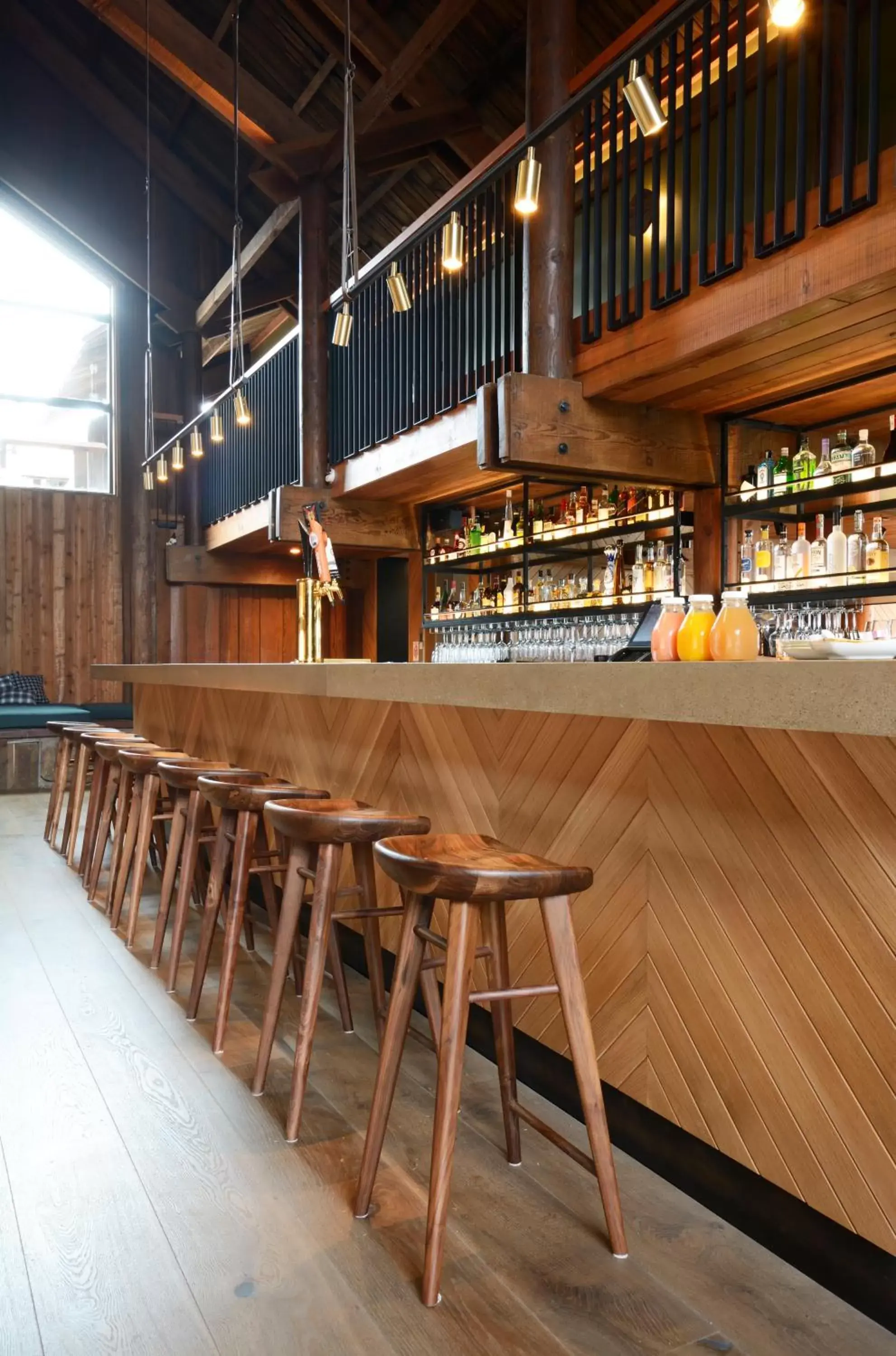 Lounge or bar in Timber Cove Resort Lounge or bar in Timber Cove Resort