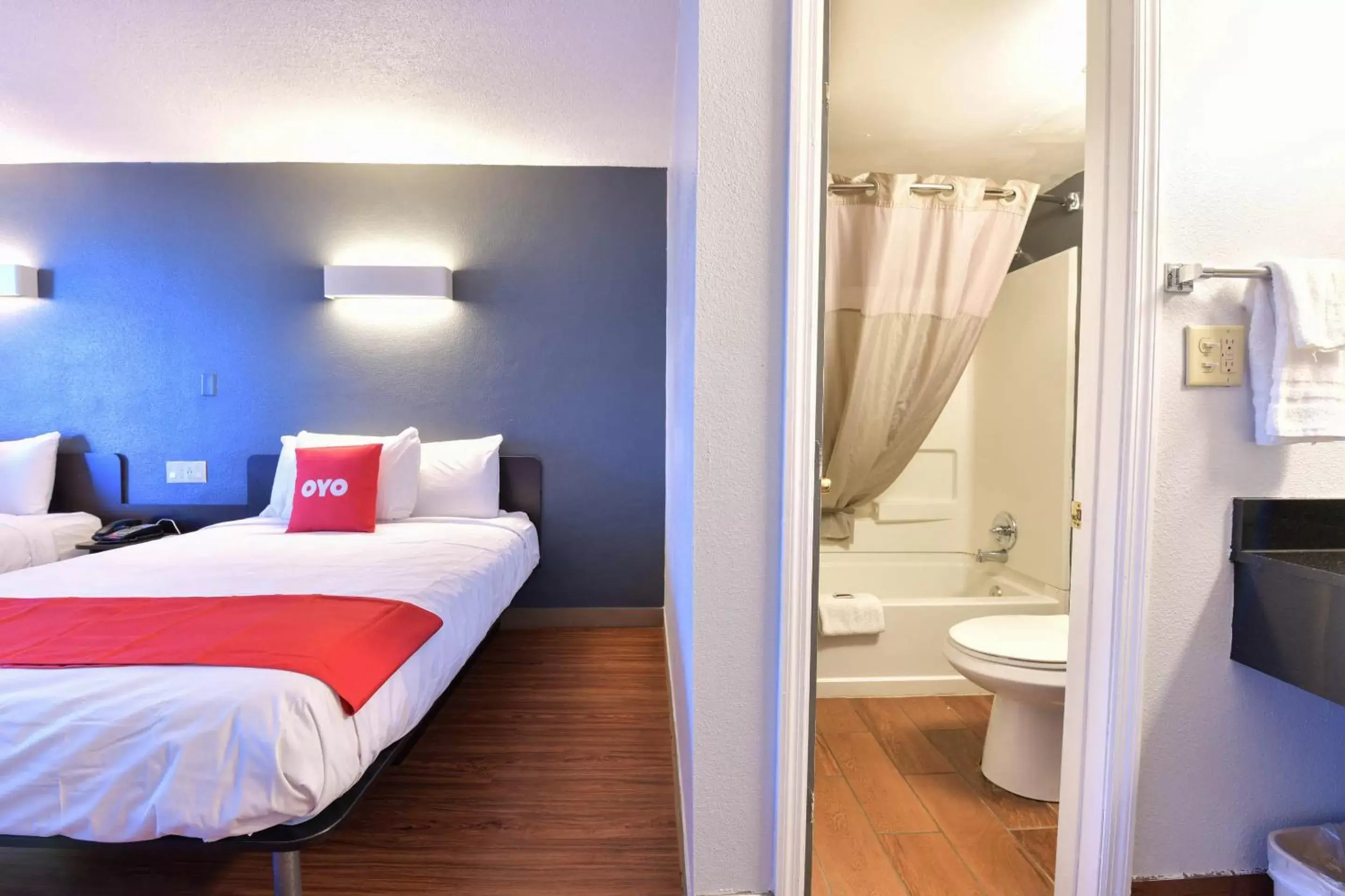 Bedroom, Bathroom in OYO Hotel Valdosta GA I-75