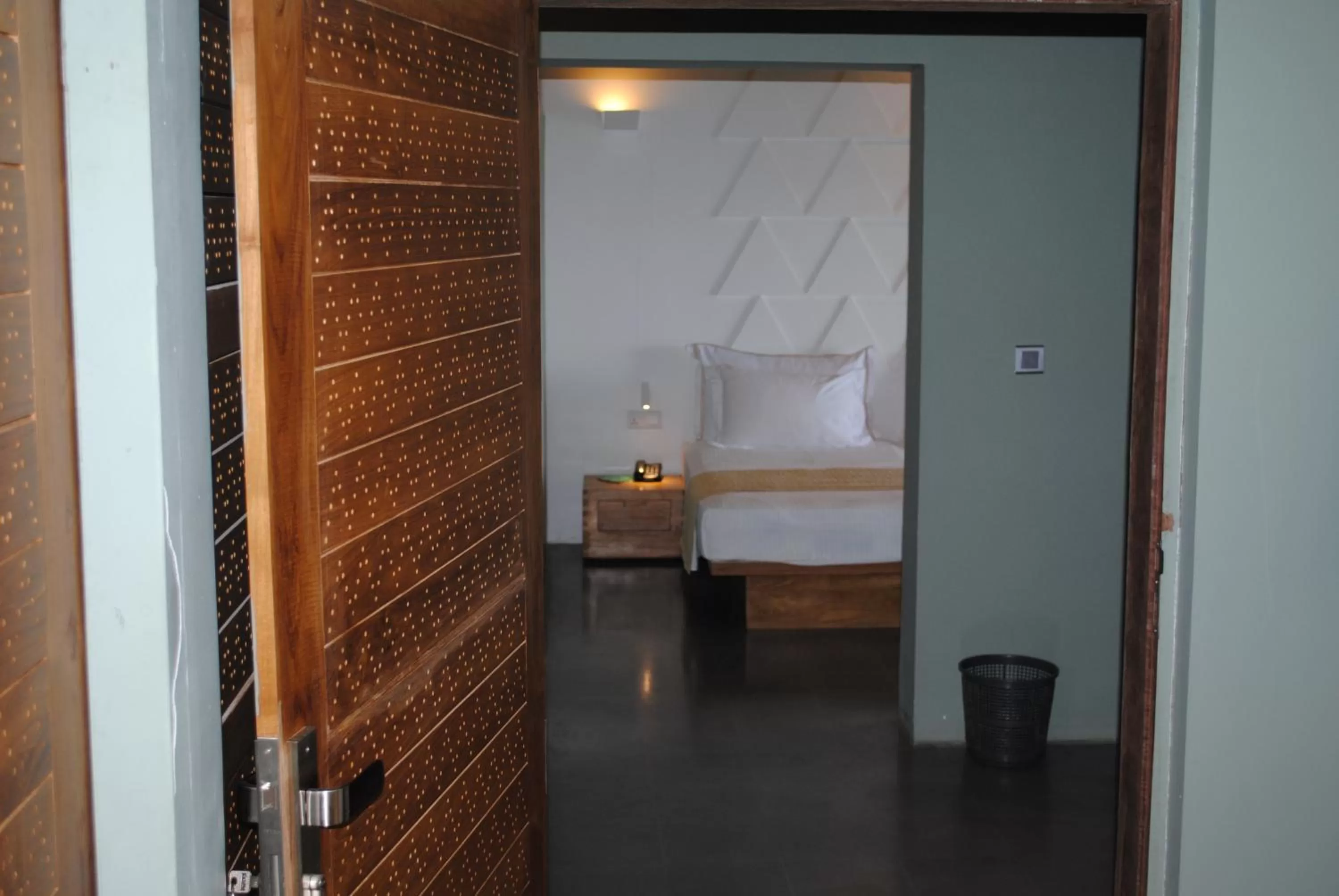 Deluxe Family Suite With Lake View (Interconnecting) in Giritale Hotel