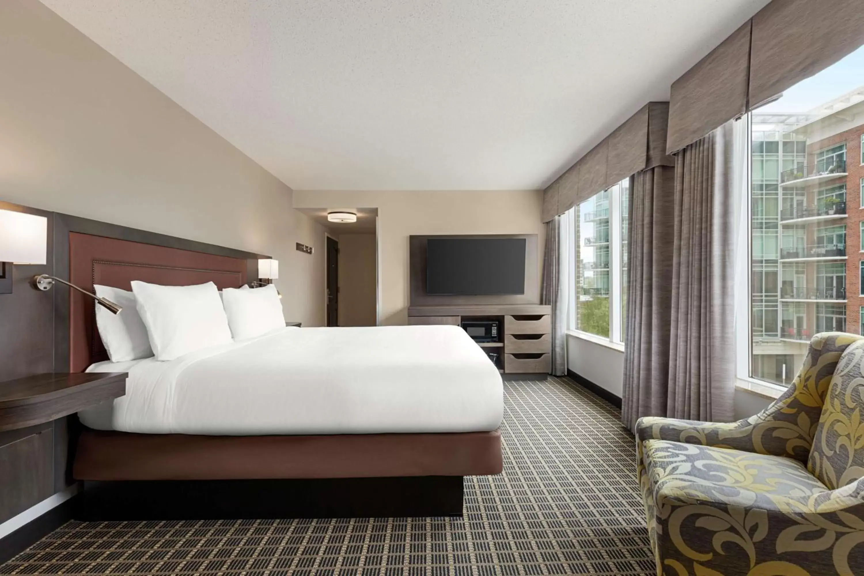 Bed in Hampton Inn & Suites Greenville-Downtown-Riverplace