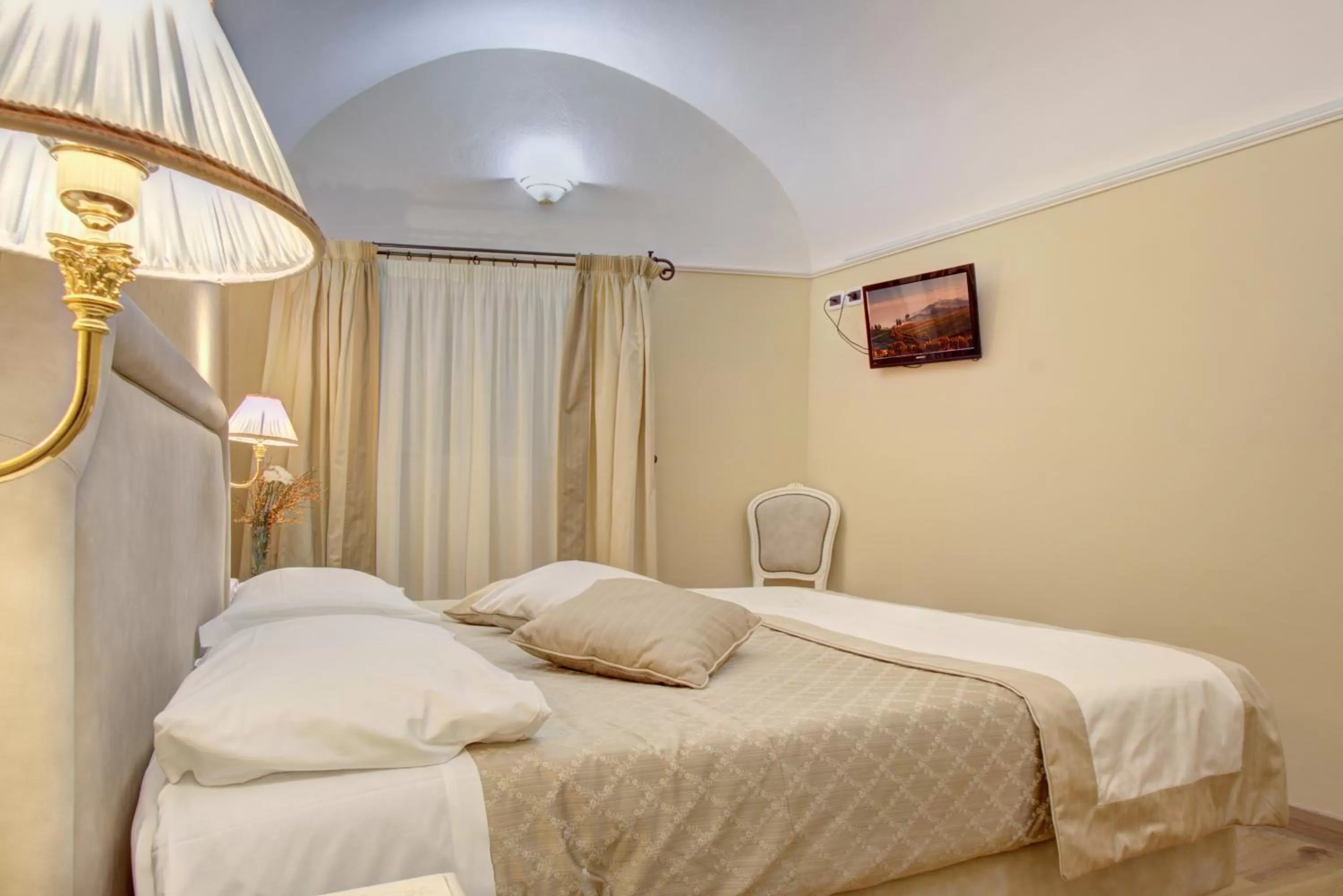 Bedroom, Bed in Hotel La Locanda