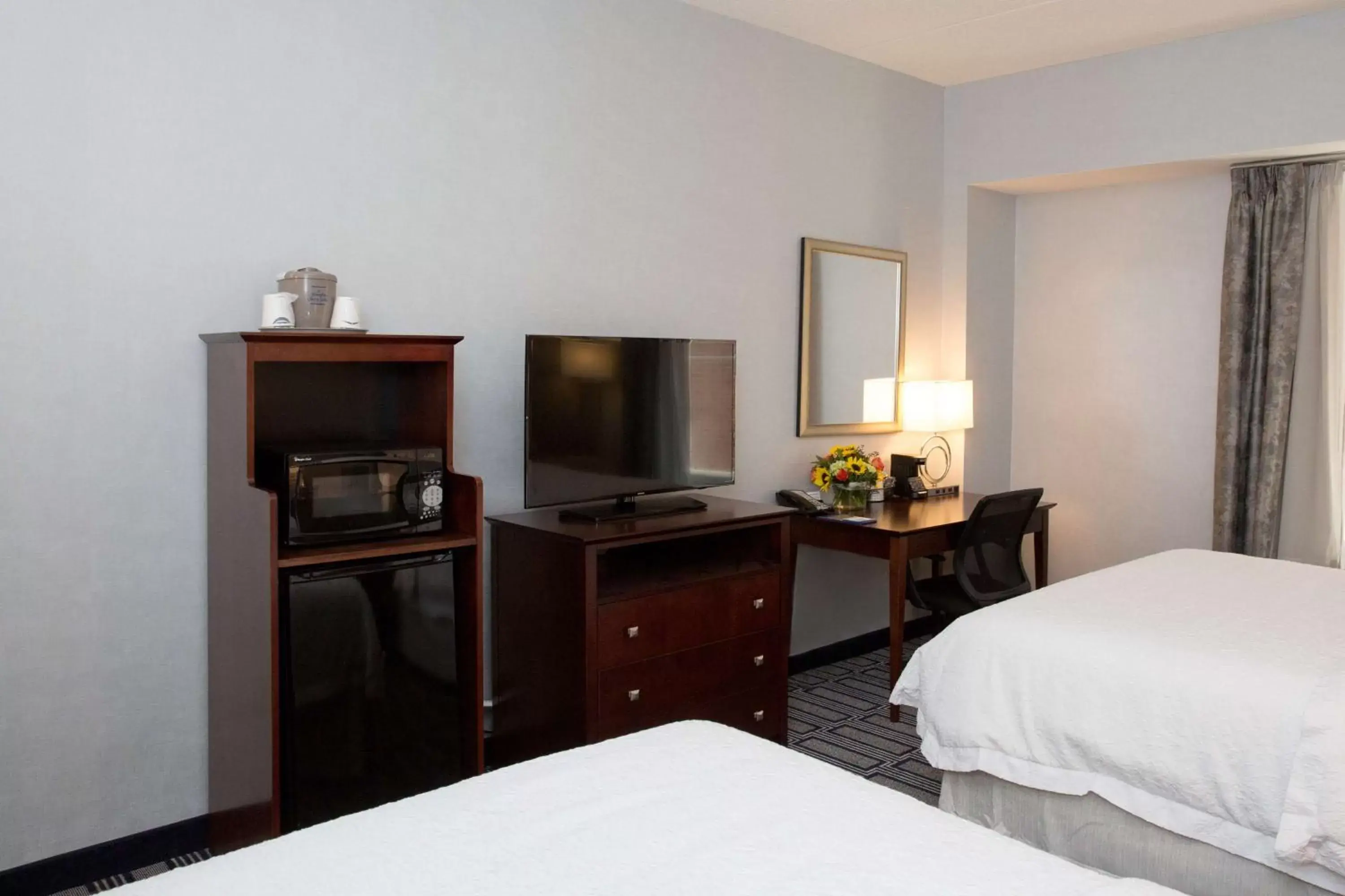 Bed, TV/Entertainment Center in Hampton Inn & Suites Providence Downtown