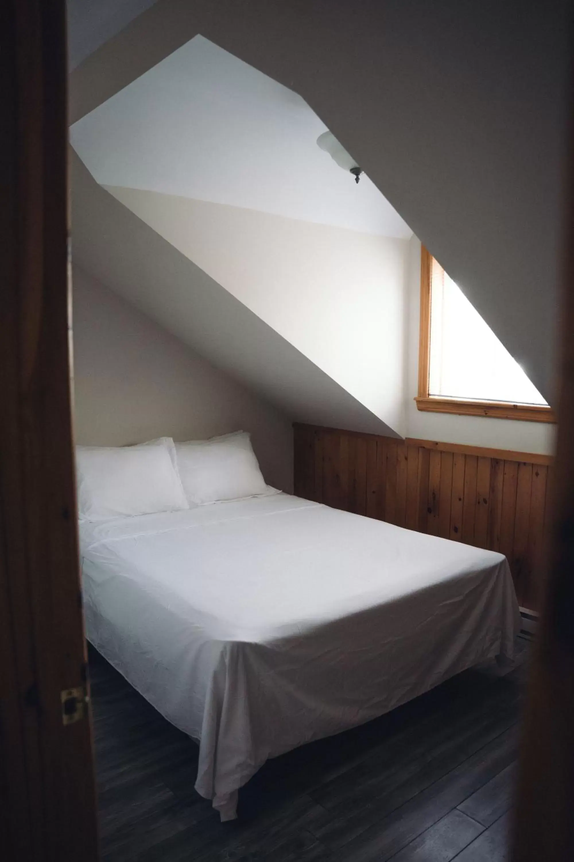 Bed in Le Montagnard, Auberge Hôtel & Chalets