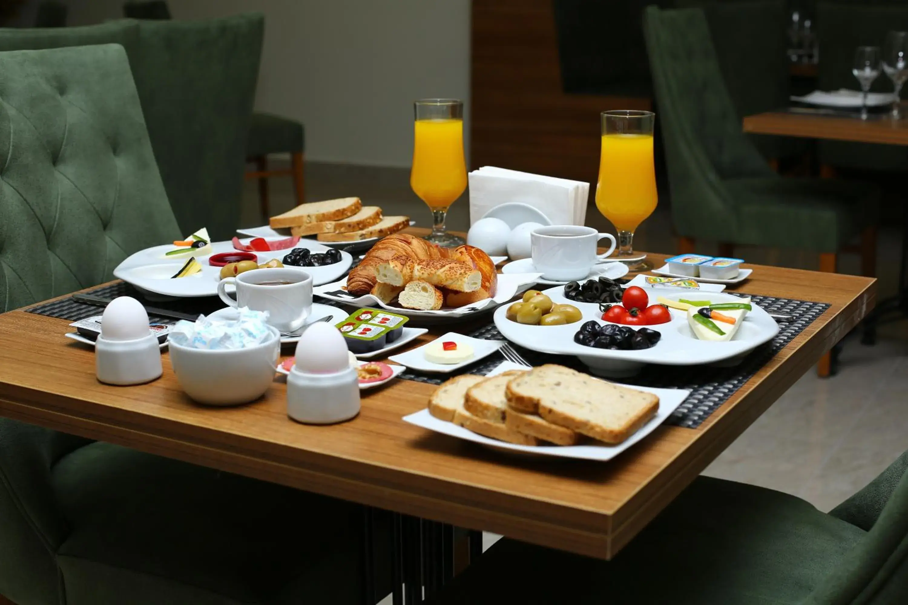 Continental breakfast, Breakfast in Golden Lounge Hotel