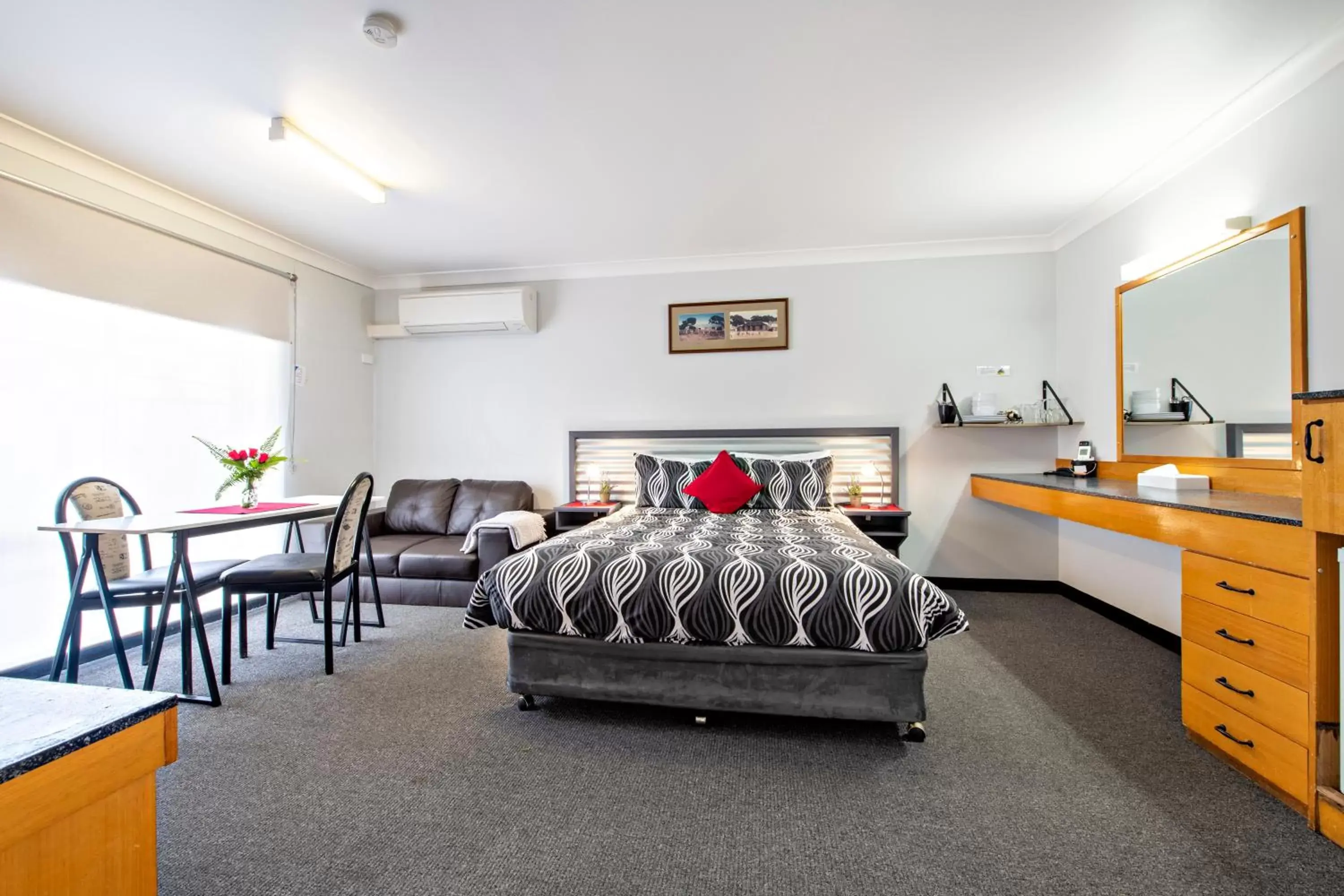 Photo of the whole room in Shearing Shed Motor Inn