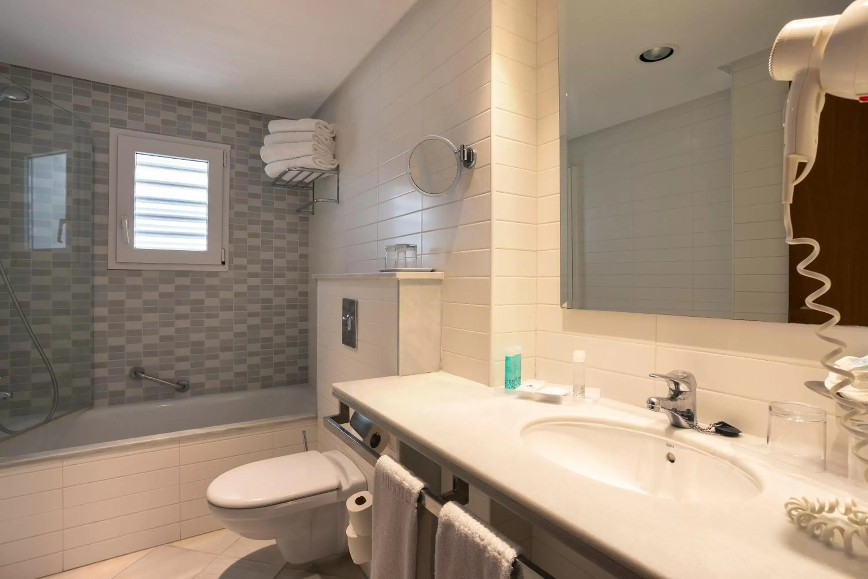 Bathroom in Hipotels Dunas Aparthotel