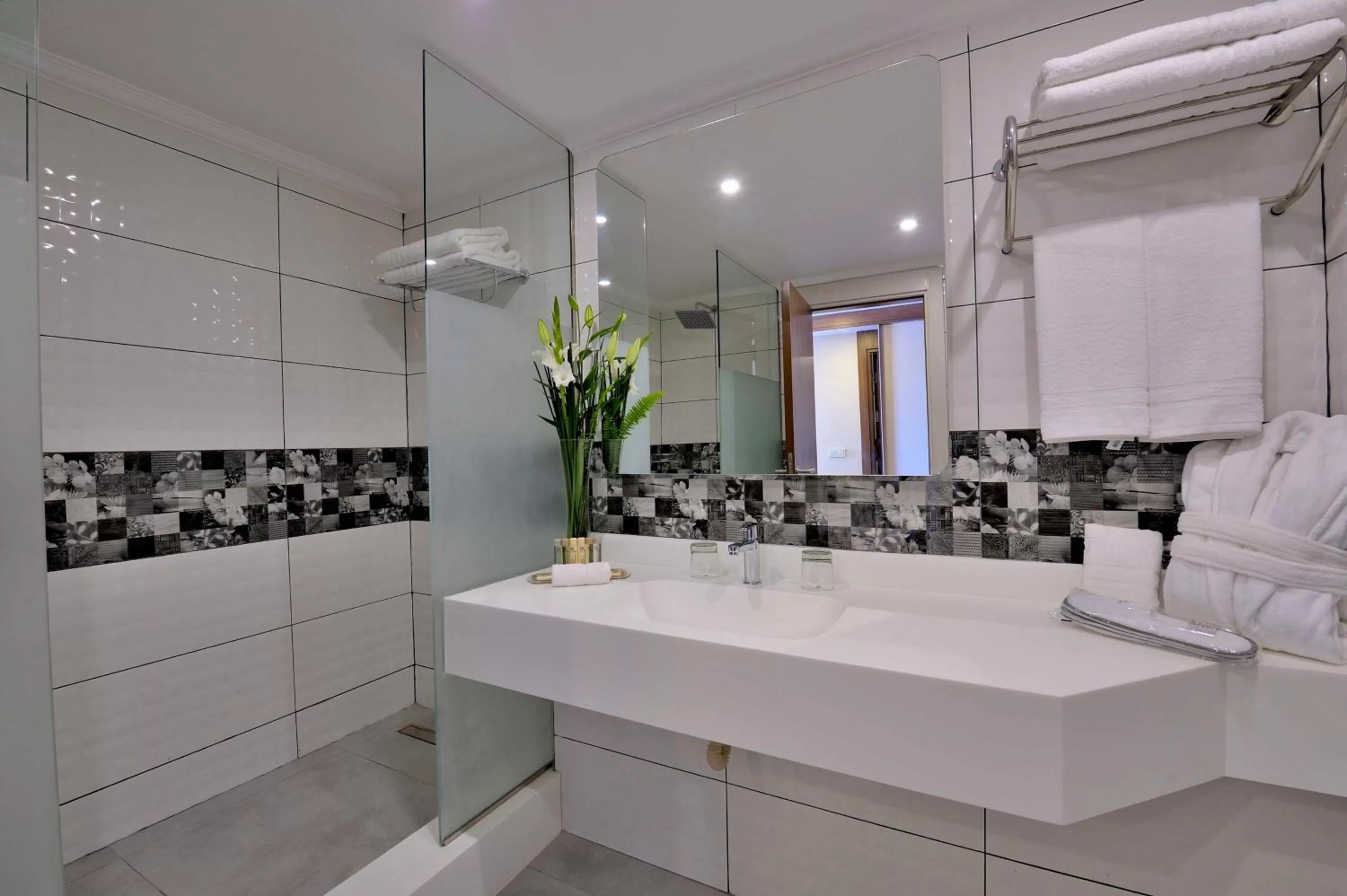 Shower in Kenzi Basma