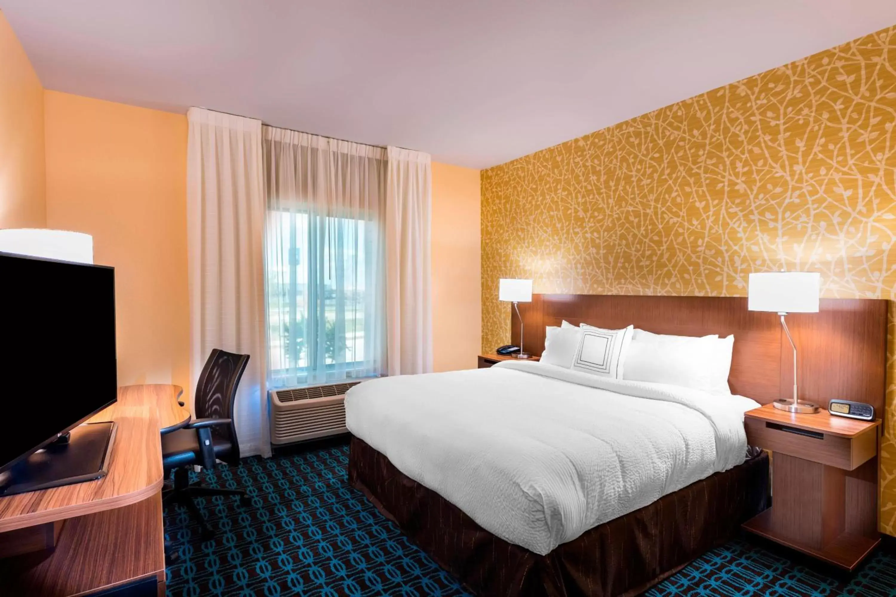 Photo of the whole room, Bed in Fairfield Inn & Suites by Marriott Dallas Waxahachie